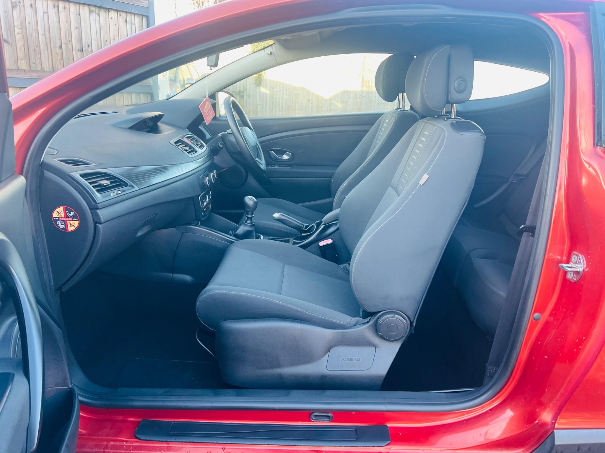 2009 Renault Megane 1.6 16V Expression Euro 5 3dr • 94,411 miles image 13