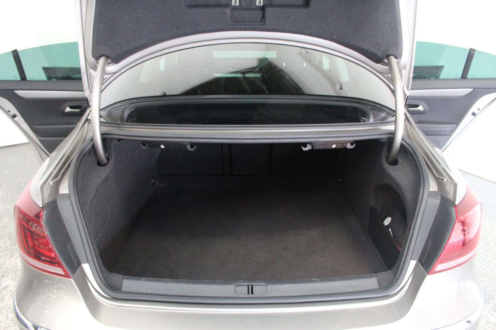 Volkswagen CC view 24