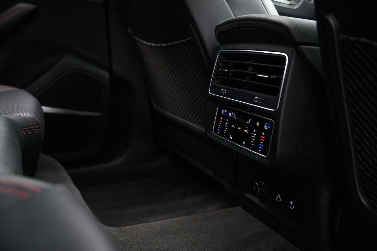 Audi RS Q8 view 24