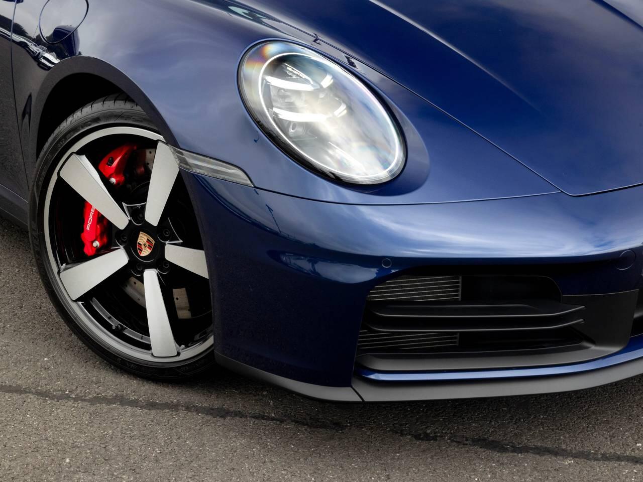 Porsche 911 view 33