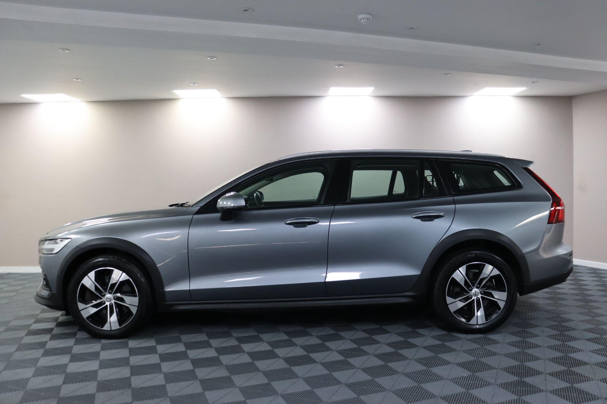 Volvo V60 Cross Country view 18