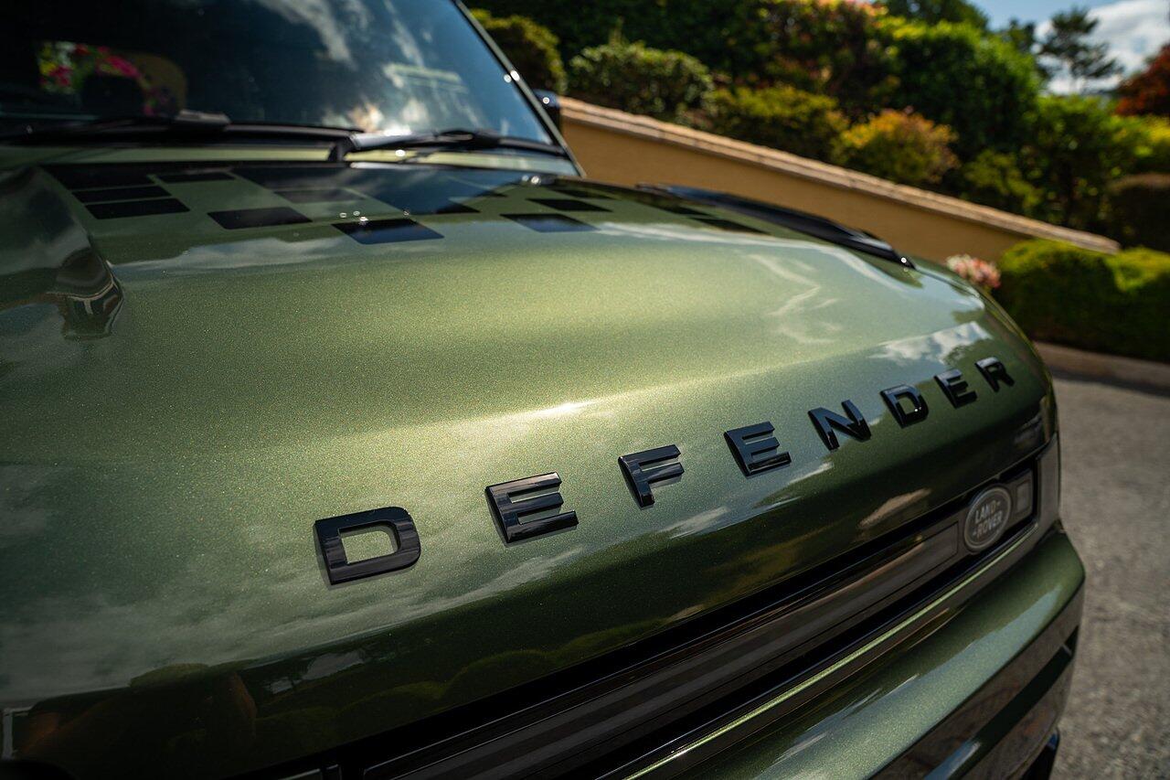Land Rover Defender view 27