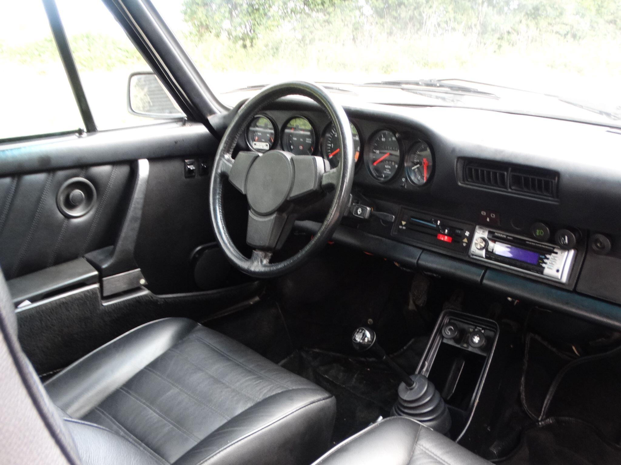 Porsche 911 view 15