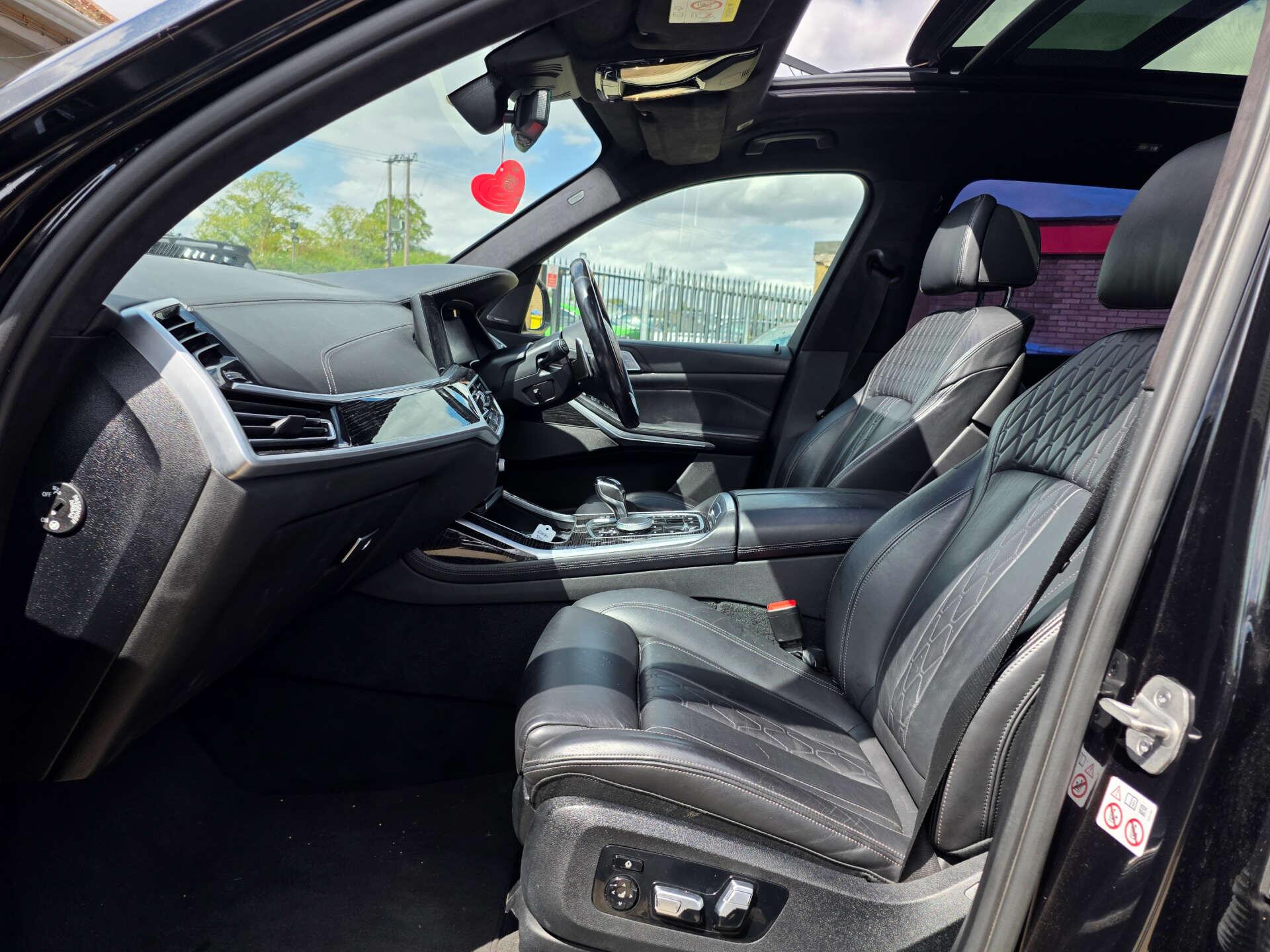 BMW X7 view 23