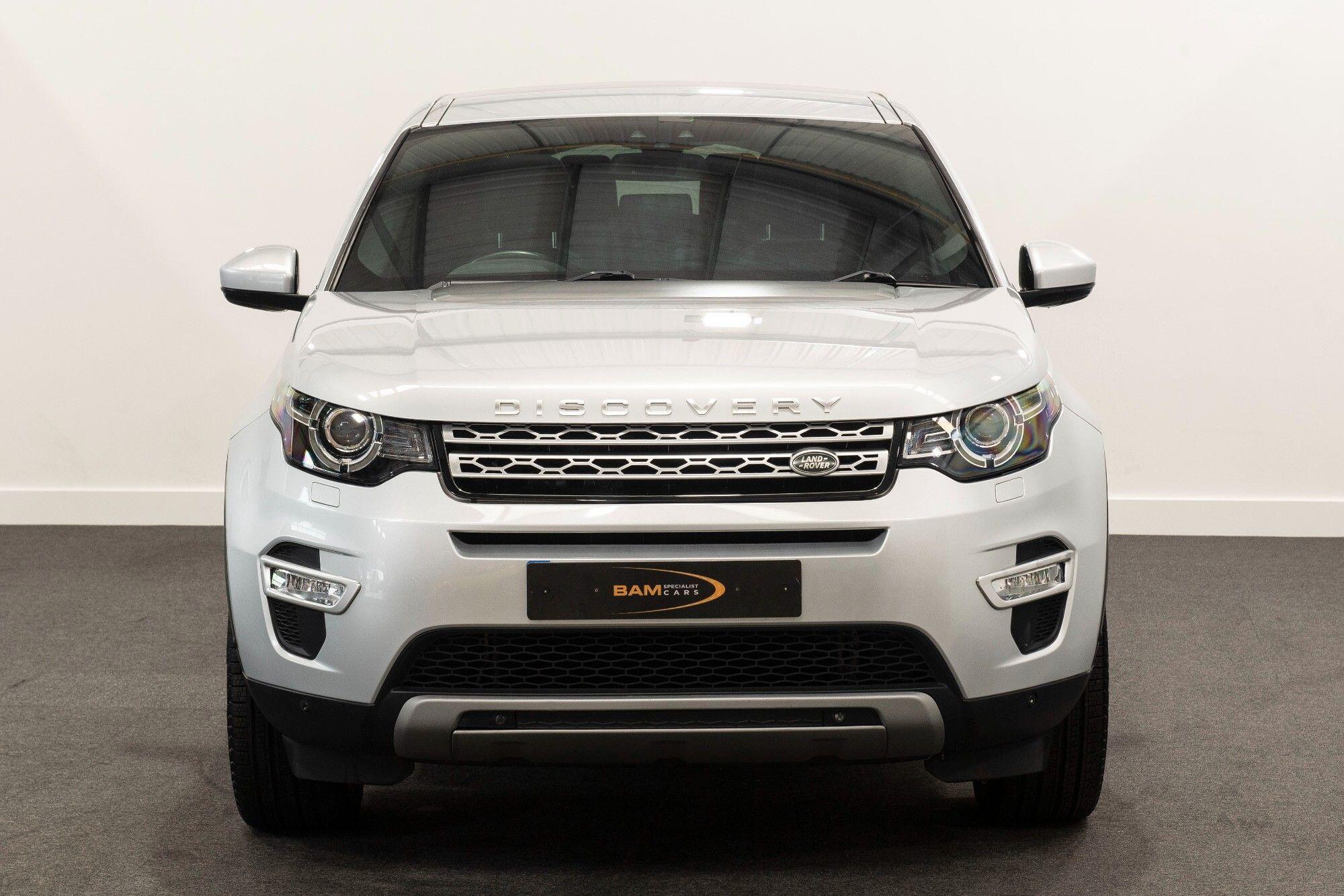 Land Rover Discovery Sport view 3