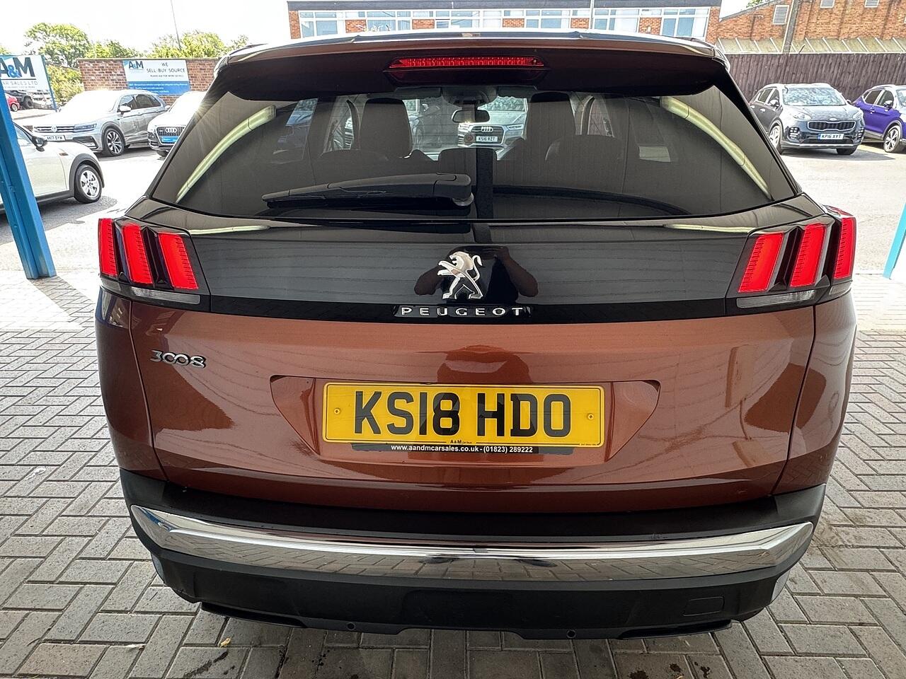 Peugeot 3008 view 4