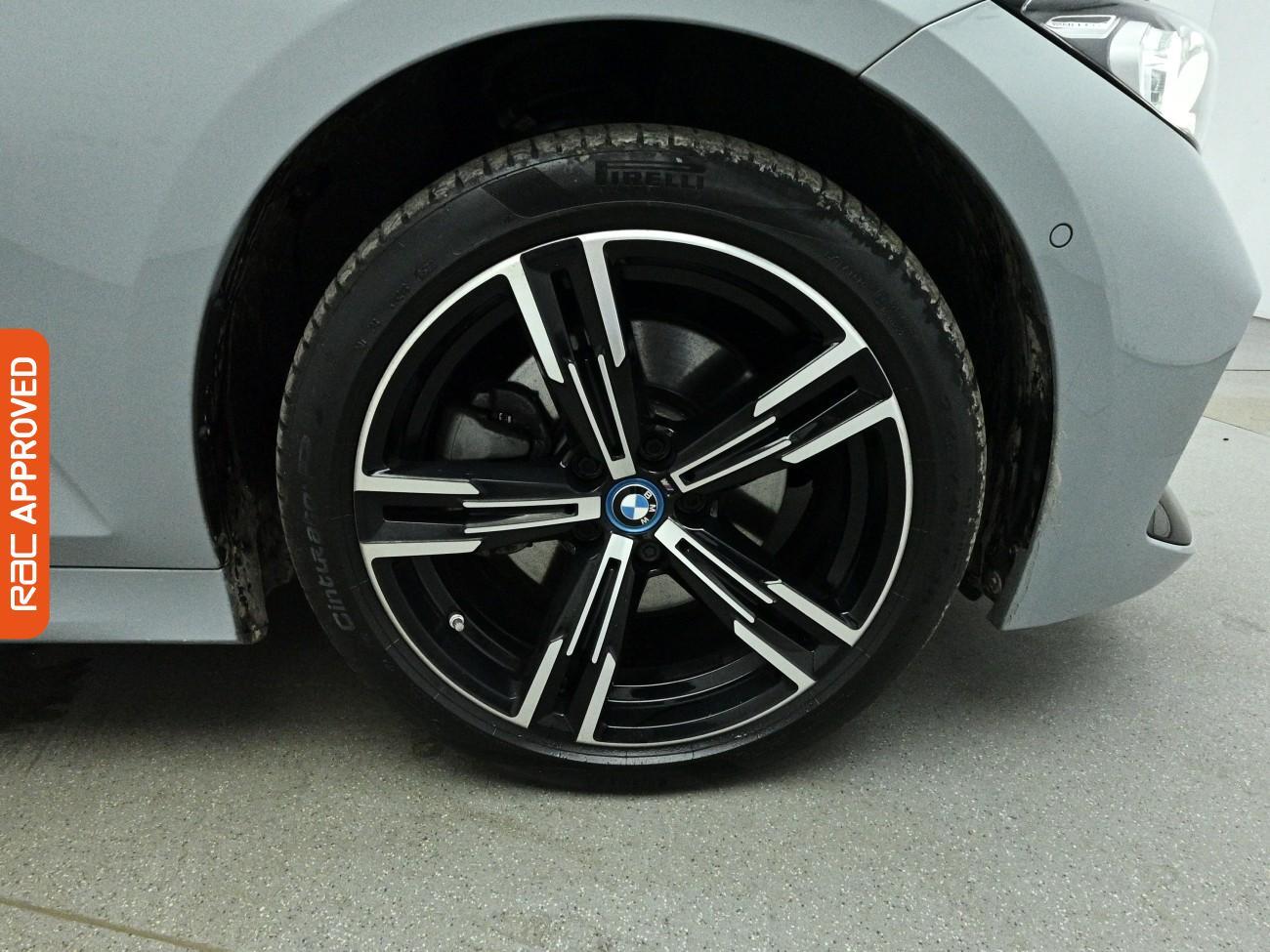 BMW 3 Series view 29
