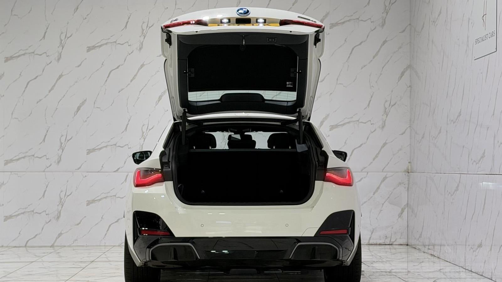 BMW I4 view 43
