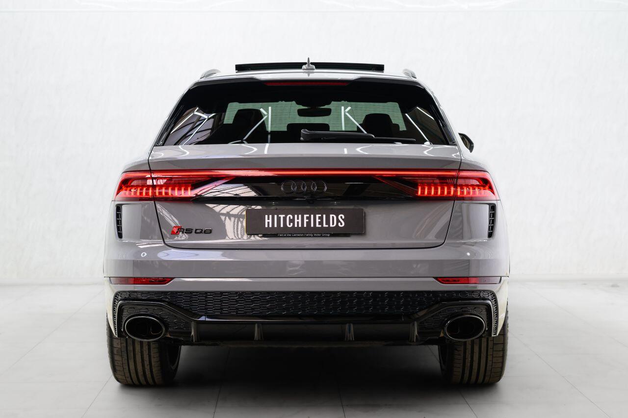 Audi RS Q8 view 9