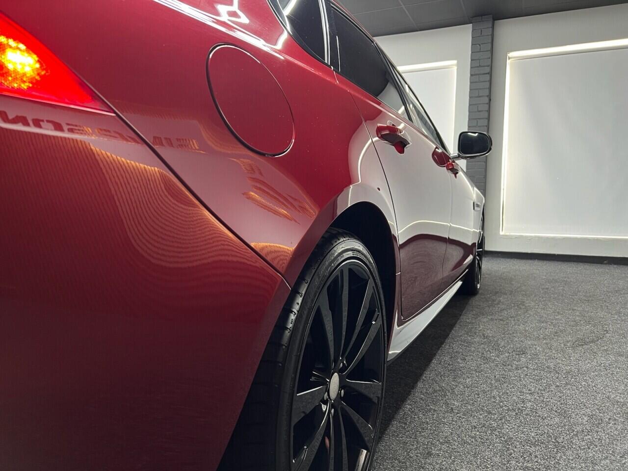 Jaguar XF view 13
