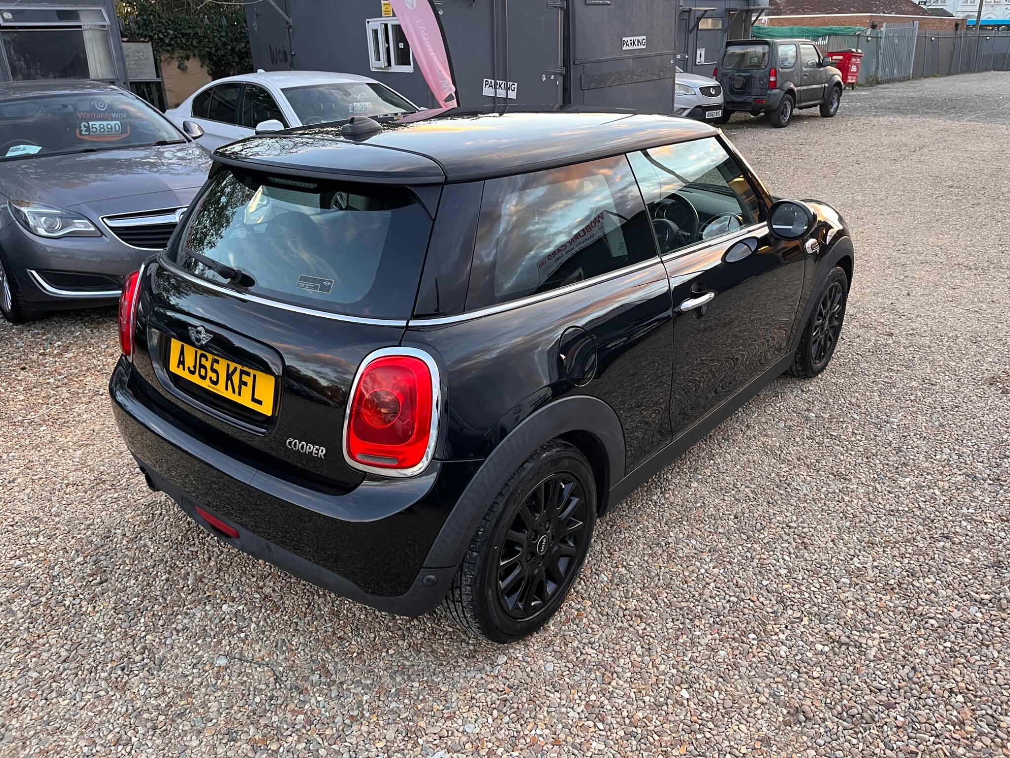 MINI Hatch view 20