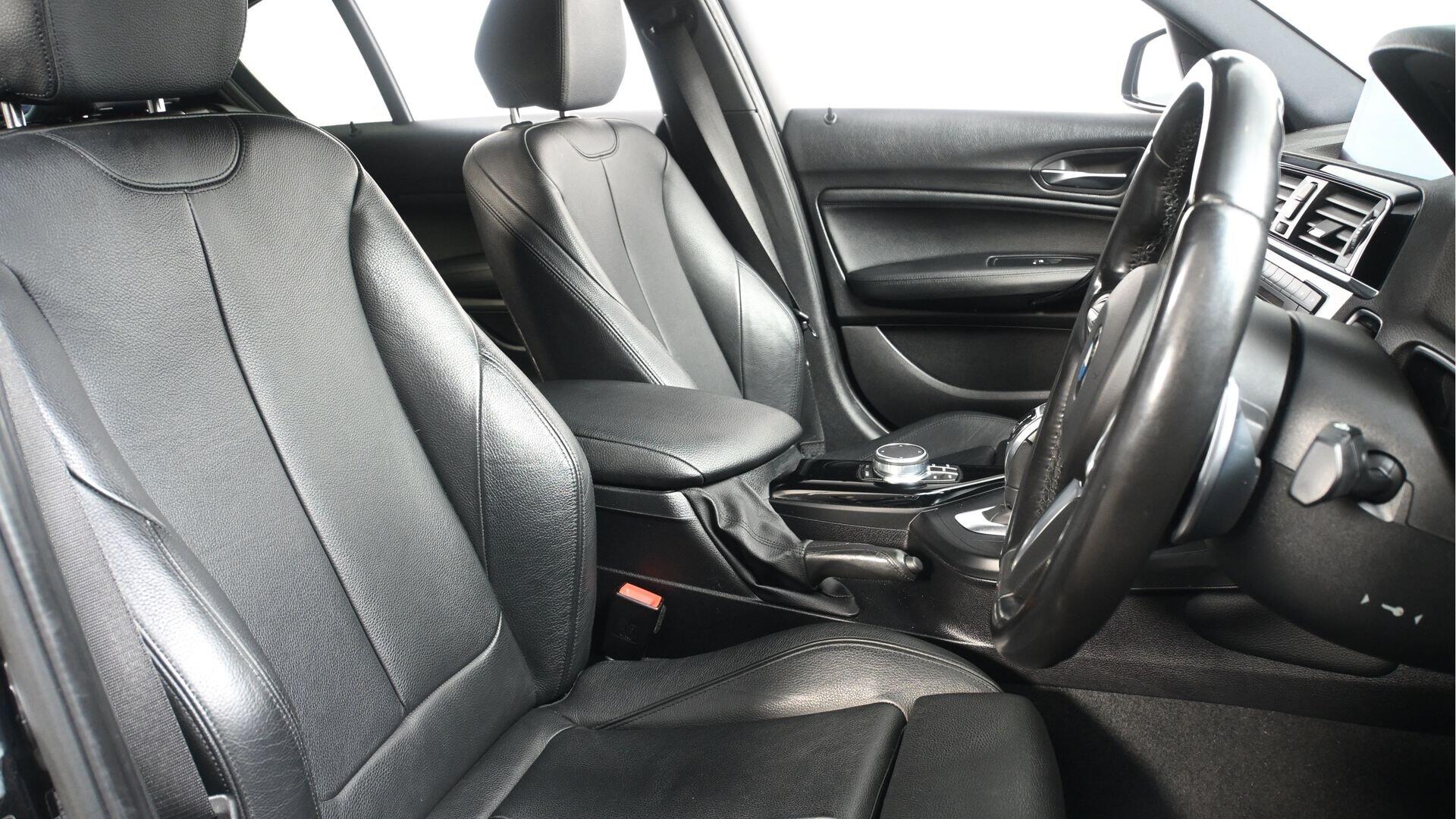 BMW 1 Series view 11
