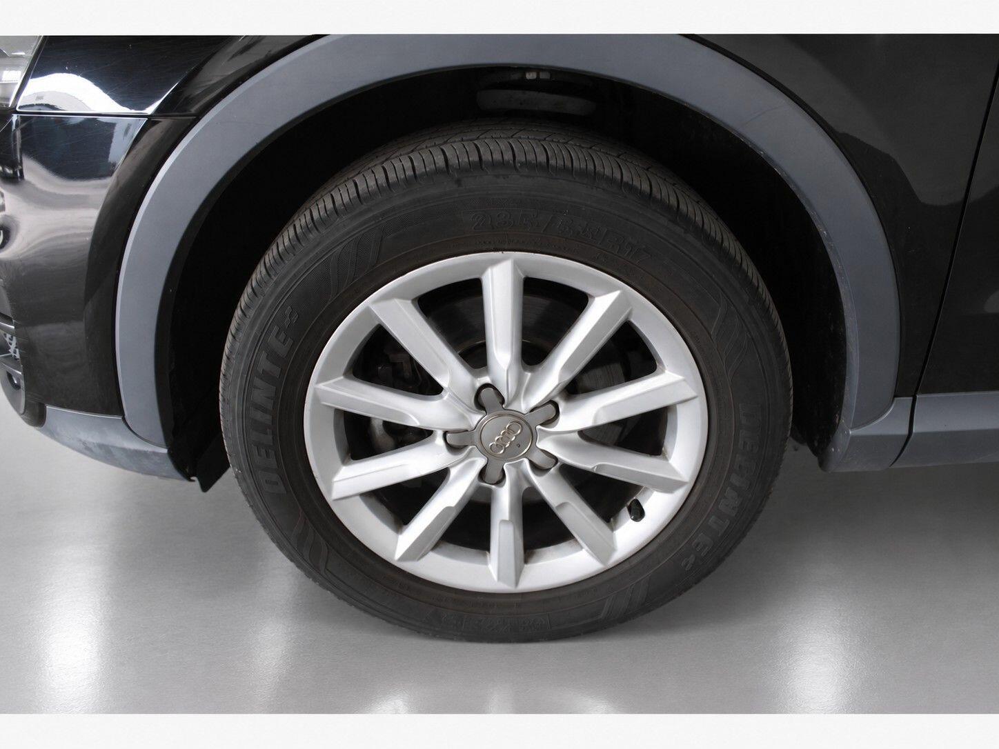 Audi Q3 view 56