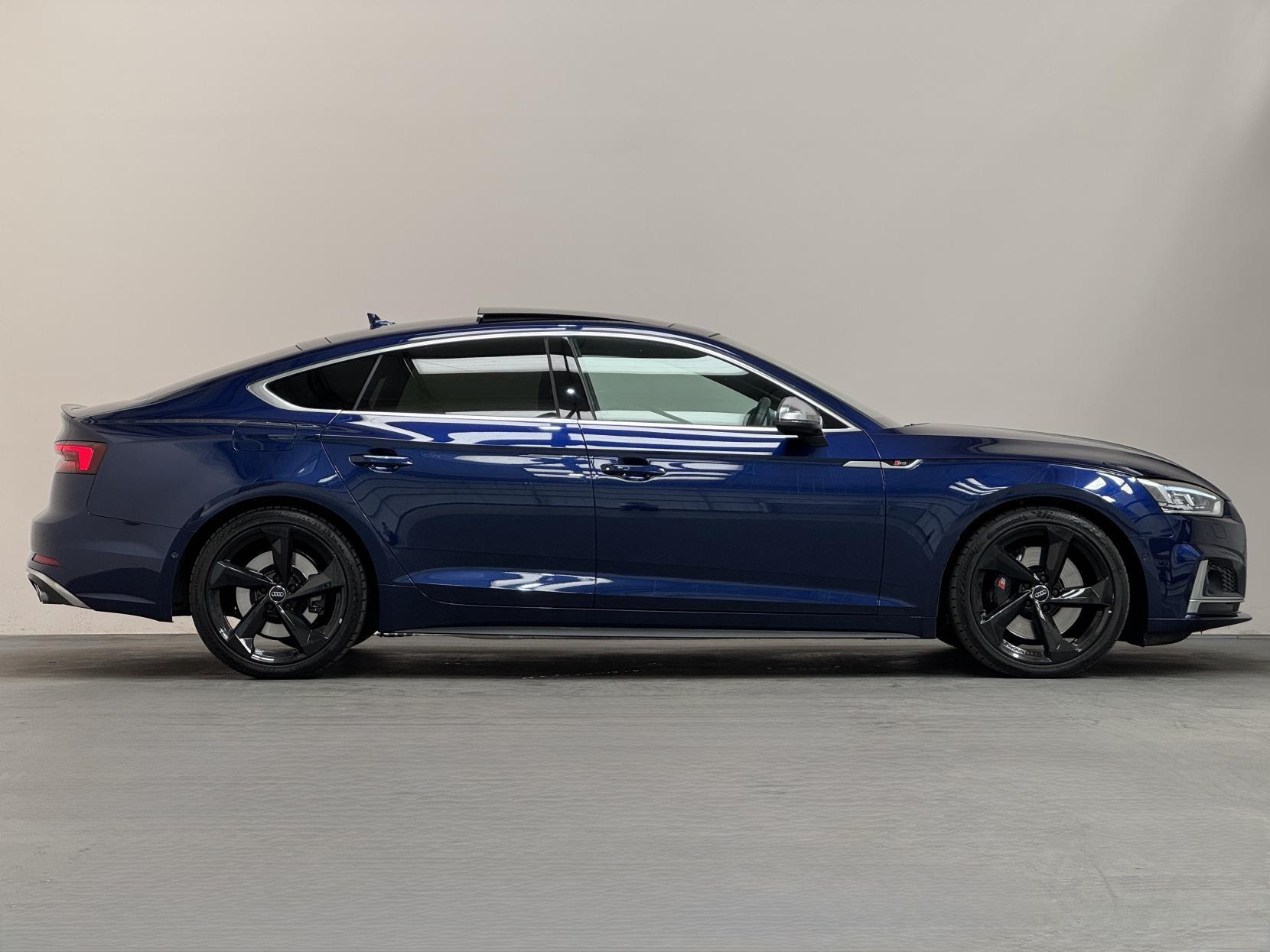 Audi S5 view 18