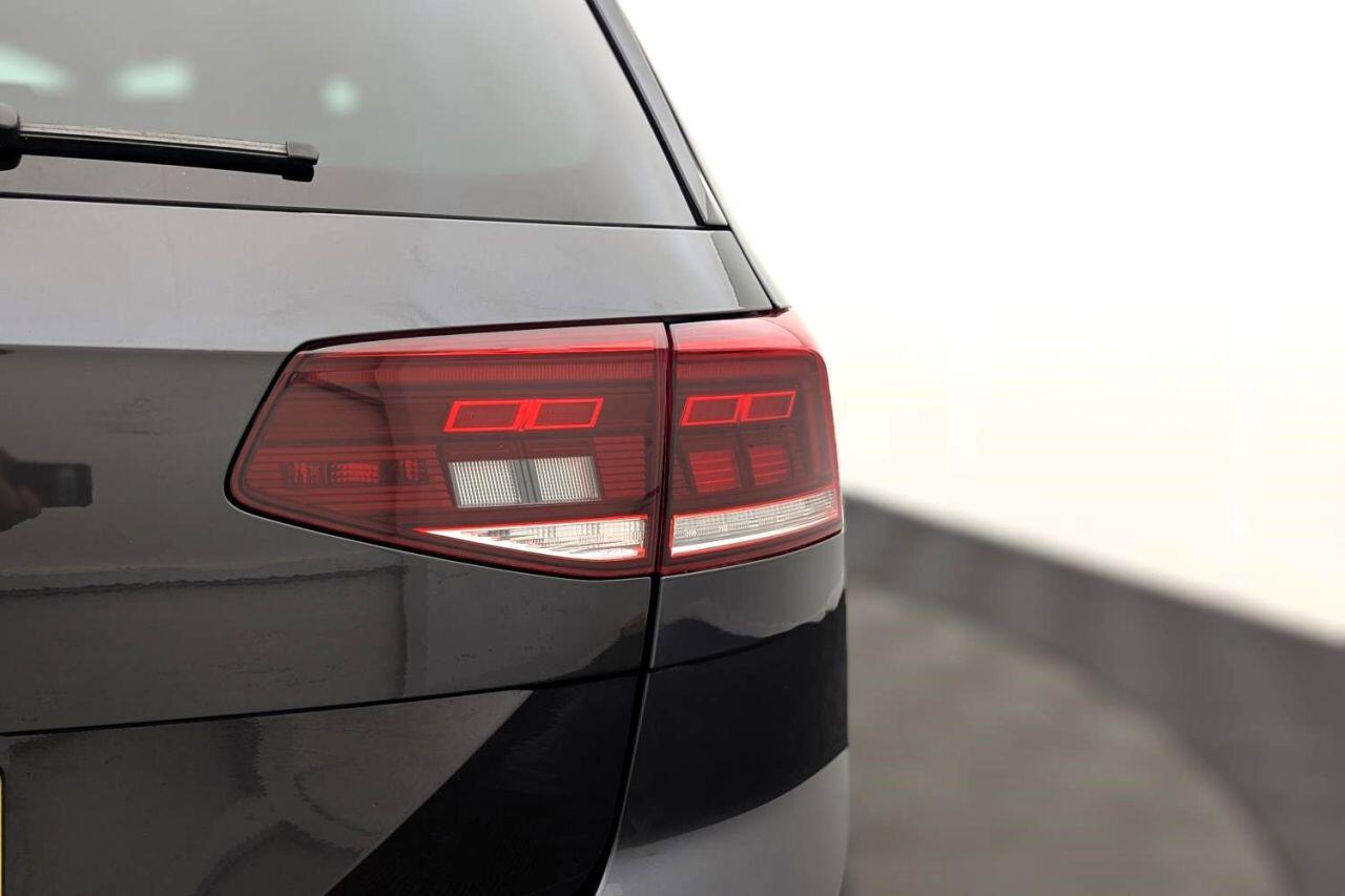 Volkswagen Passat view 51
