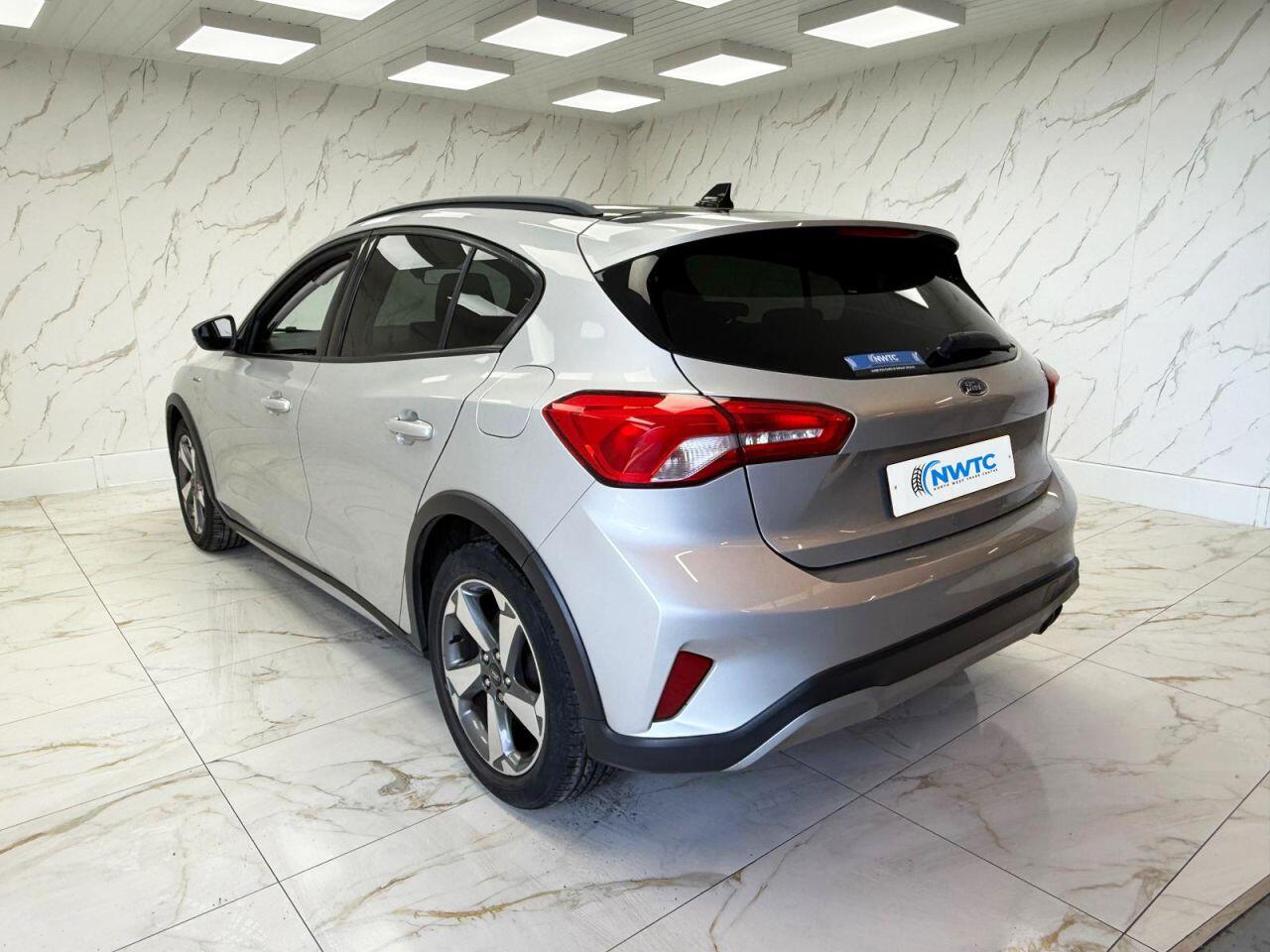 Ford Focus view 10
