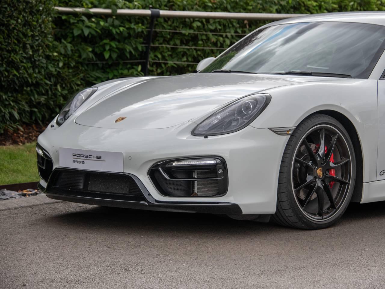 Porsche Cayman view 8