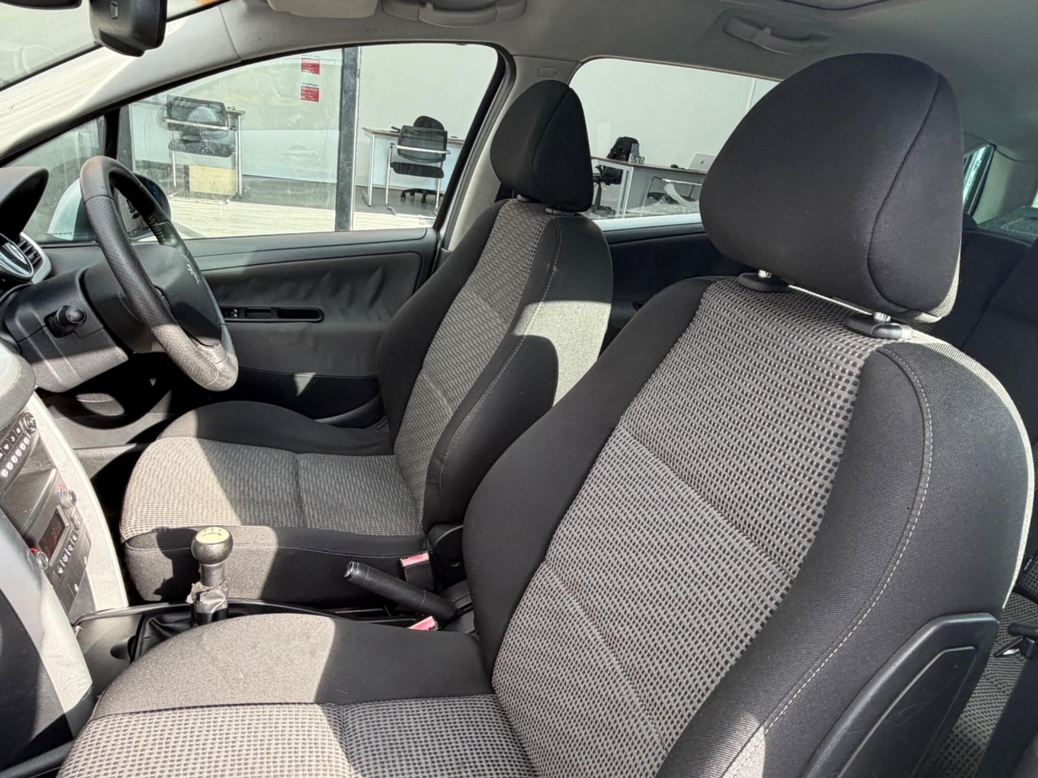 Peugeot 207 view 17