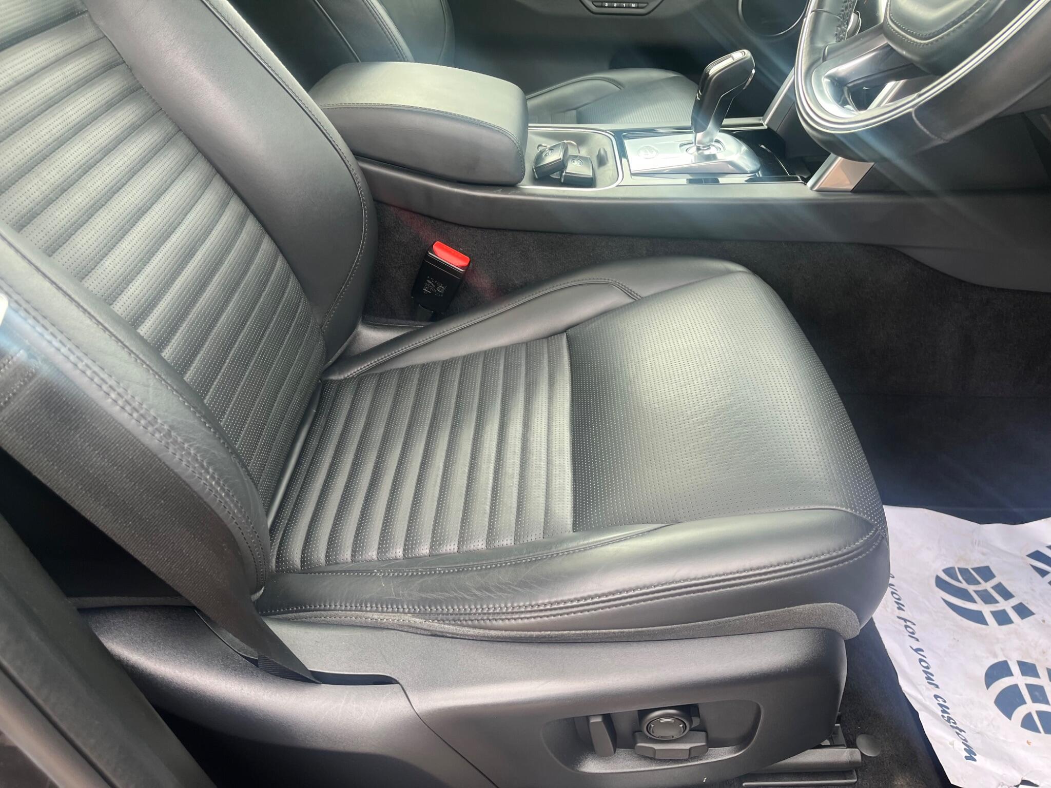 Land Rover Discovery Sport view 48