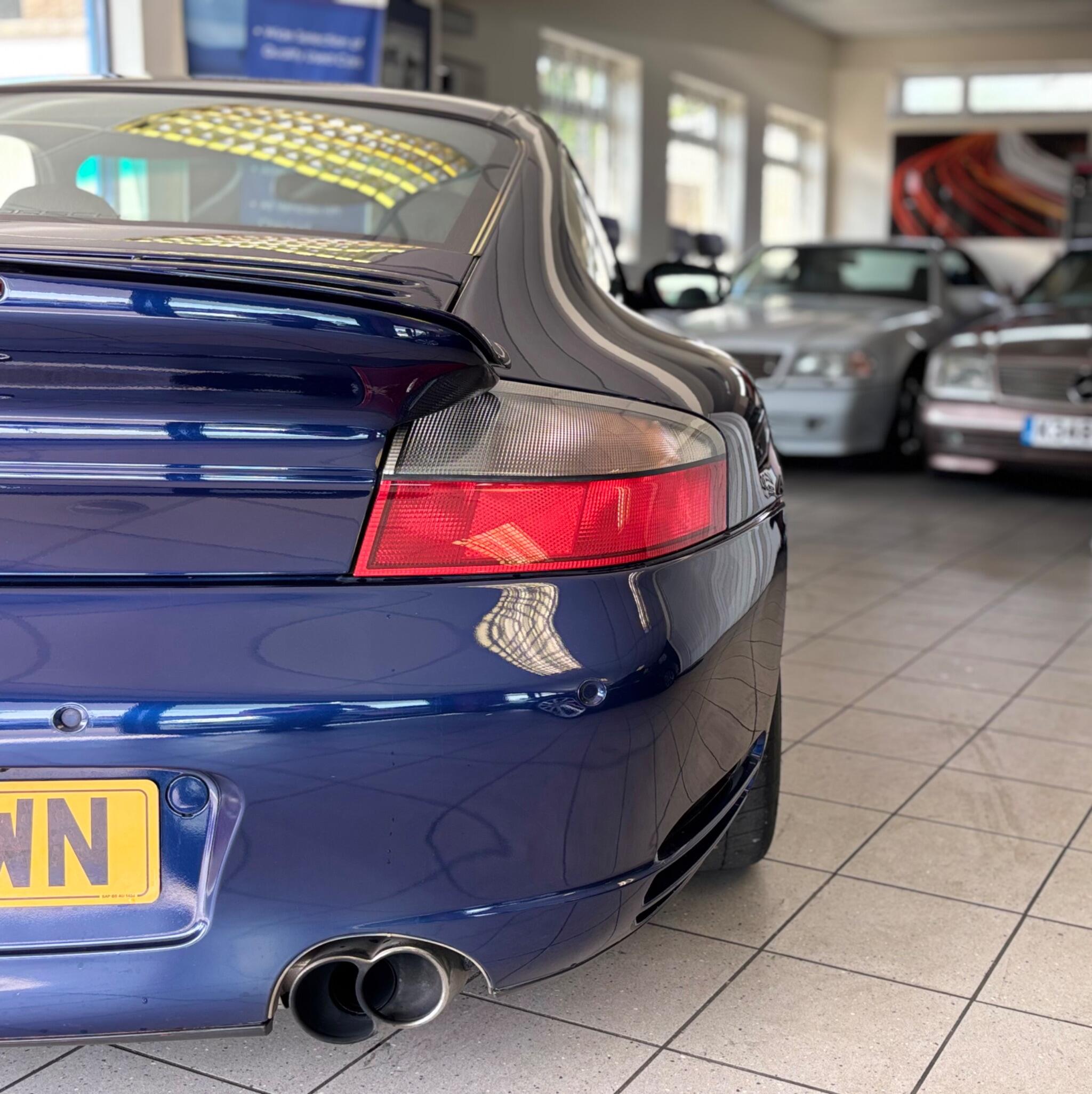 Porsche 911 view 24