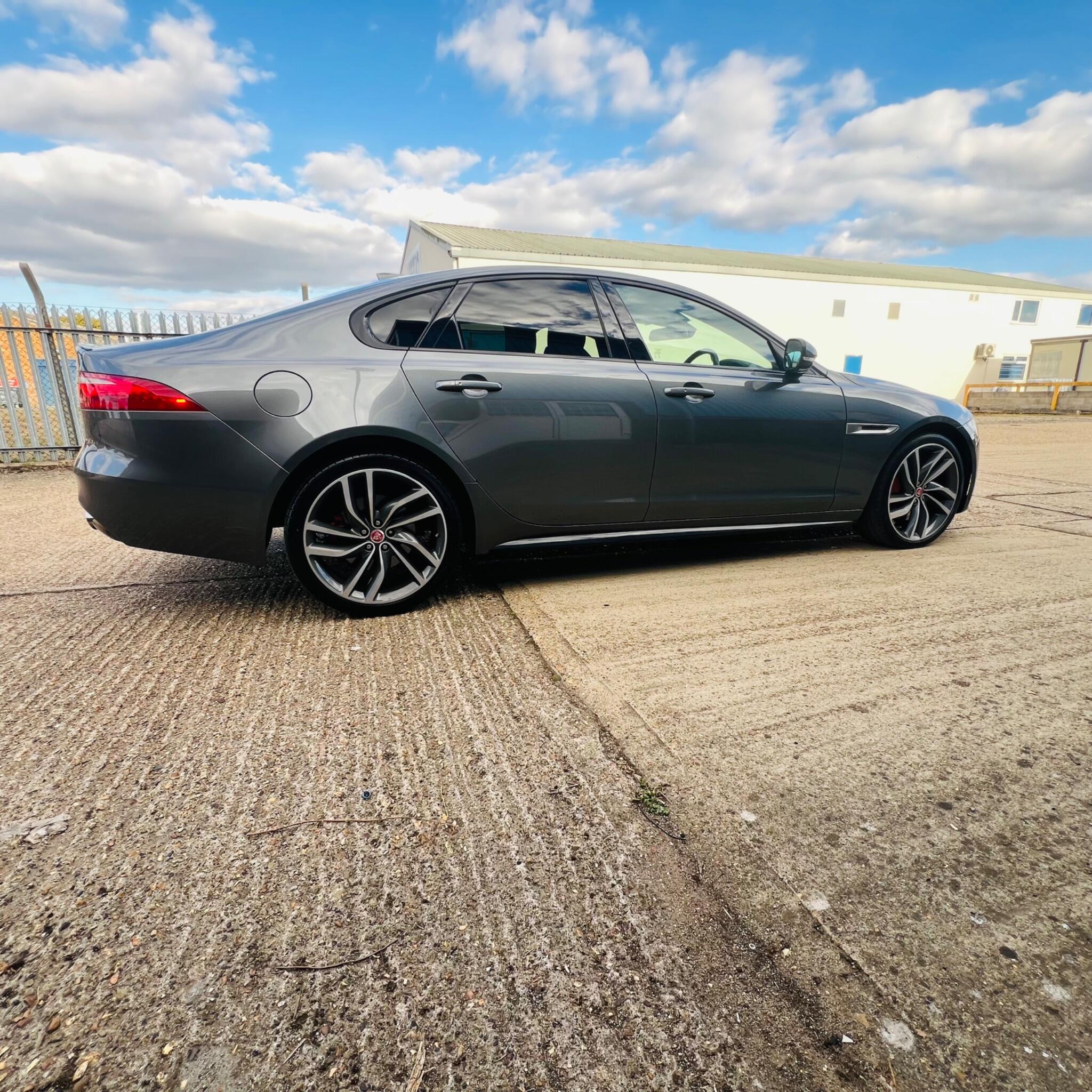 Jaguar XF view 10