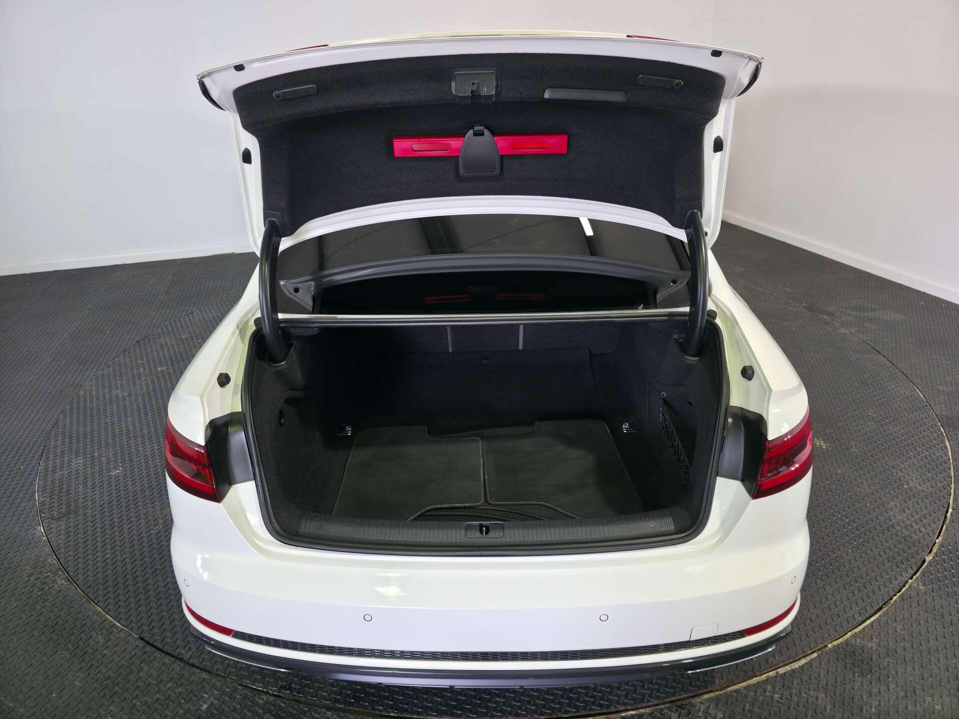 Audi A4 view 17