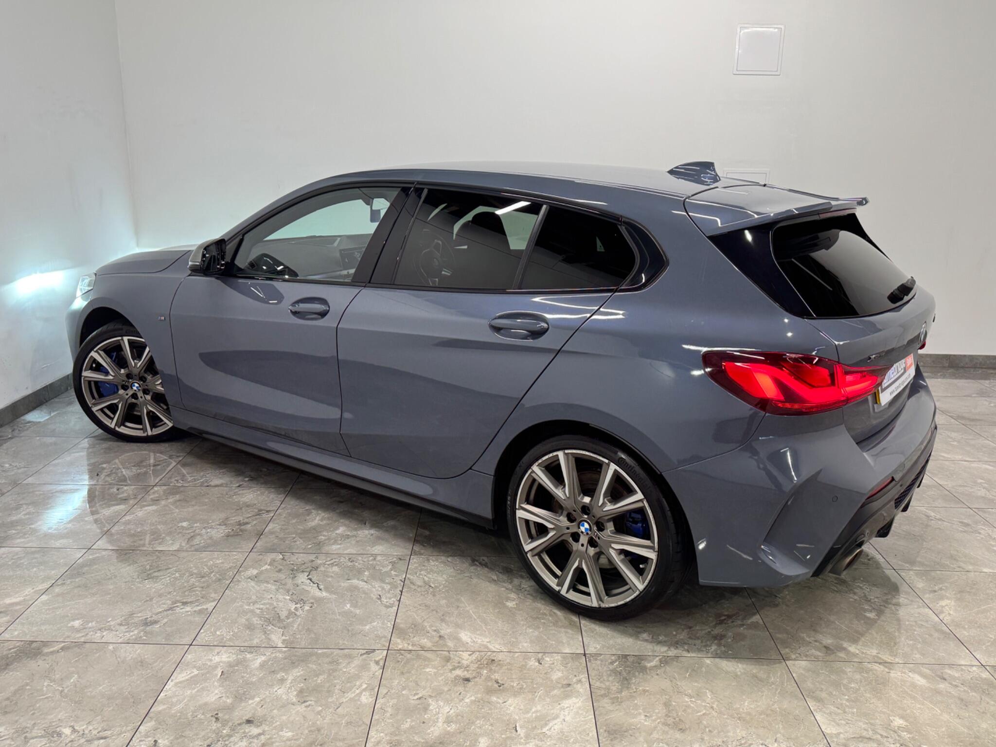 BMW 1 Series view 6