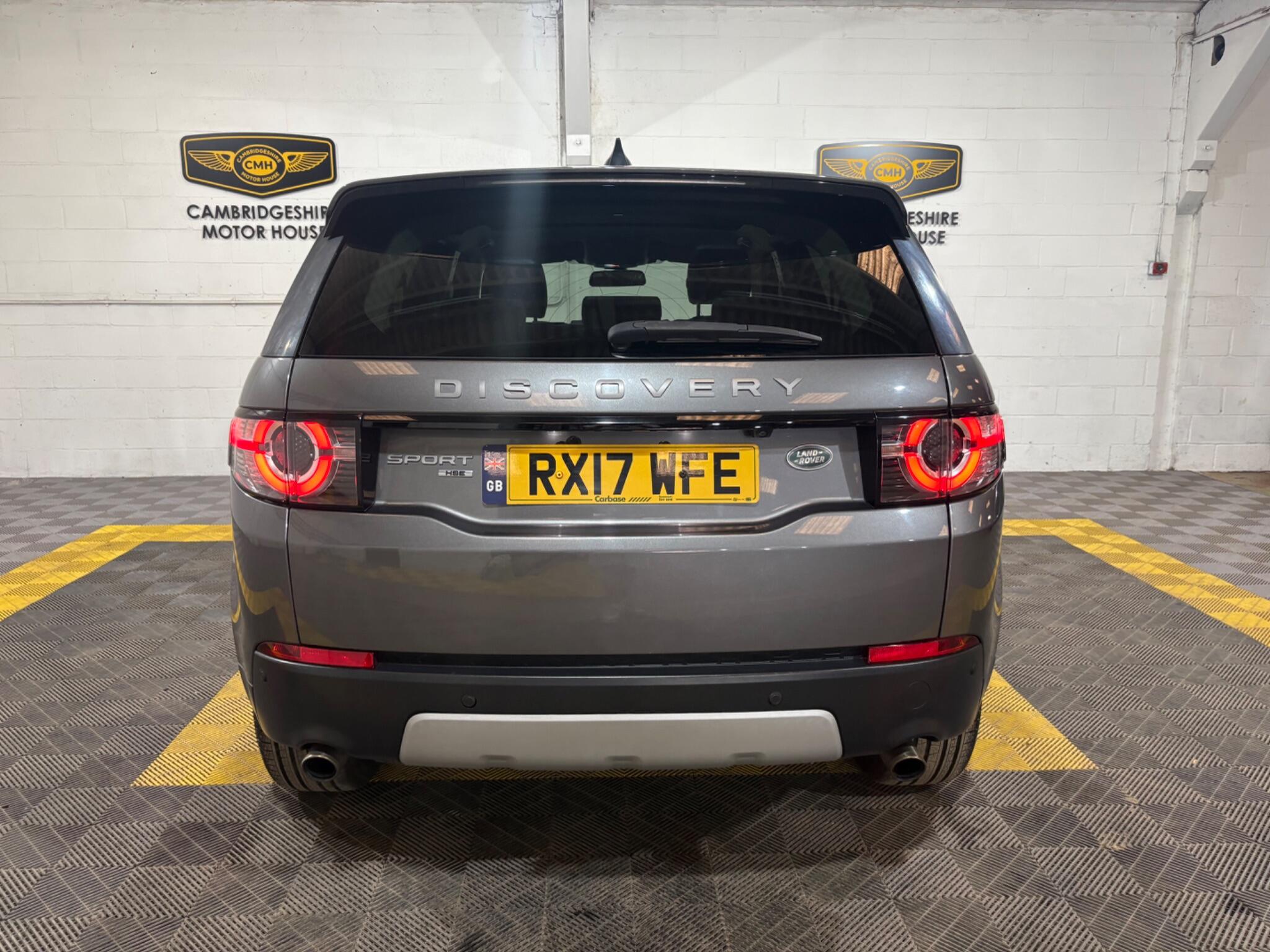 Land Rover Discovery Sport view 12