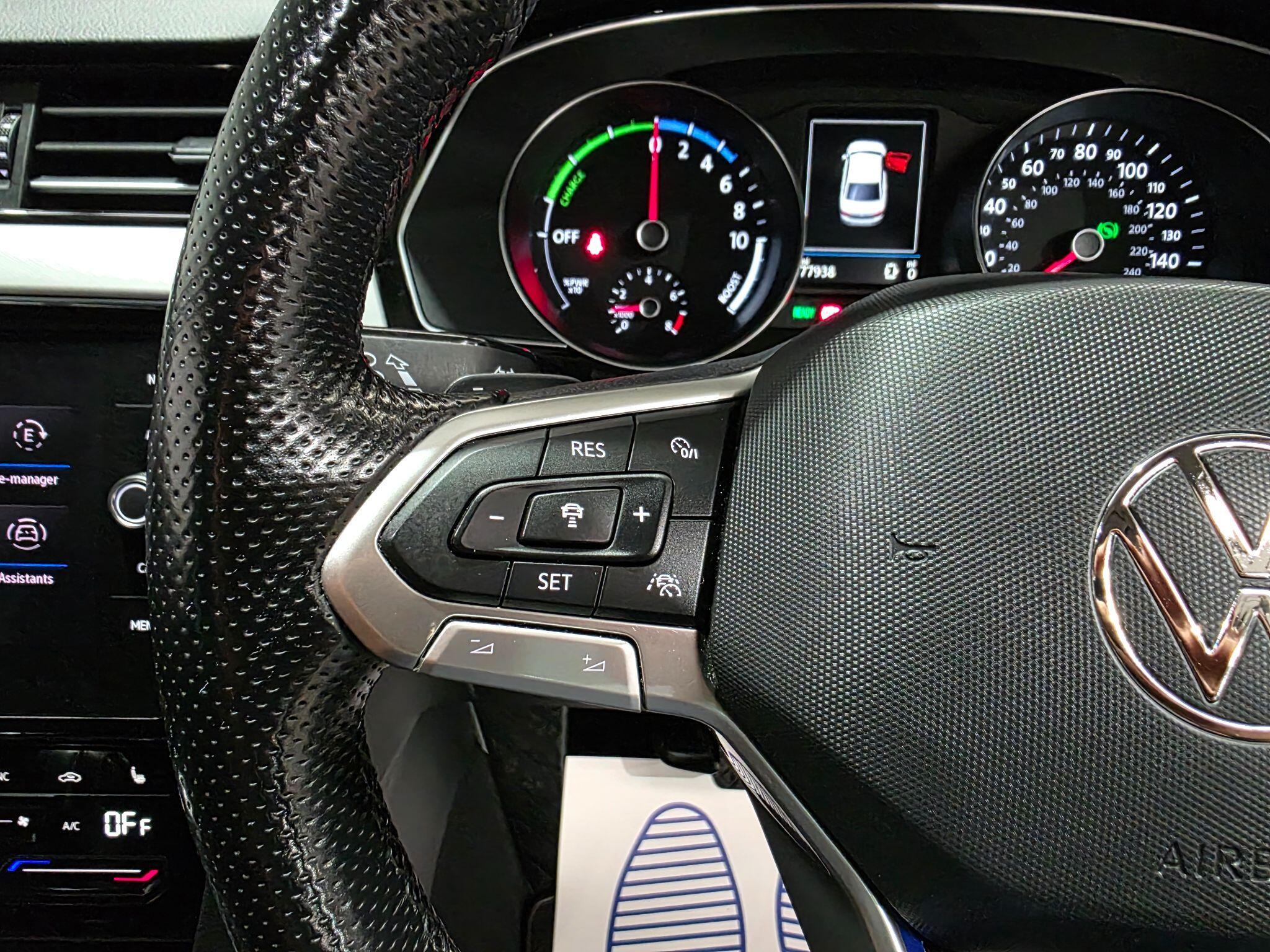Volkswagen Passat view 19