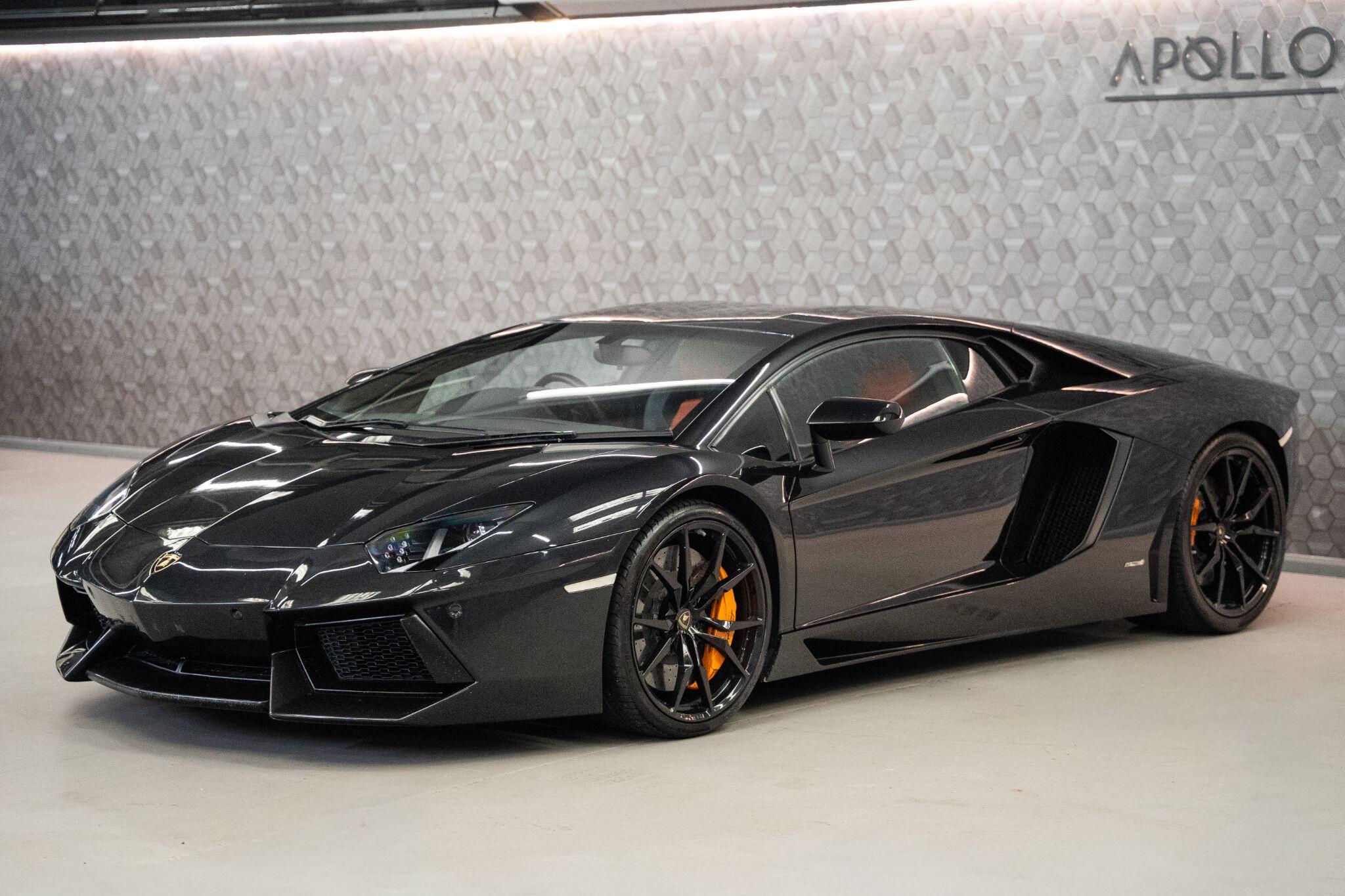 Lamborghini Aventador view 5