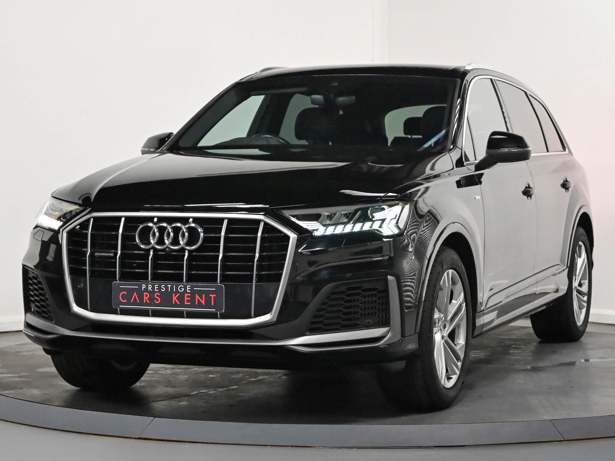 Audi Q7 view 6