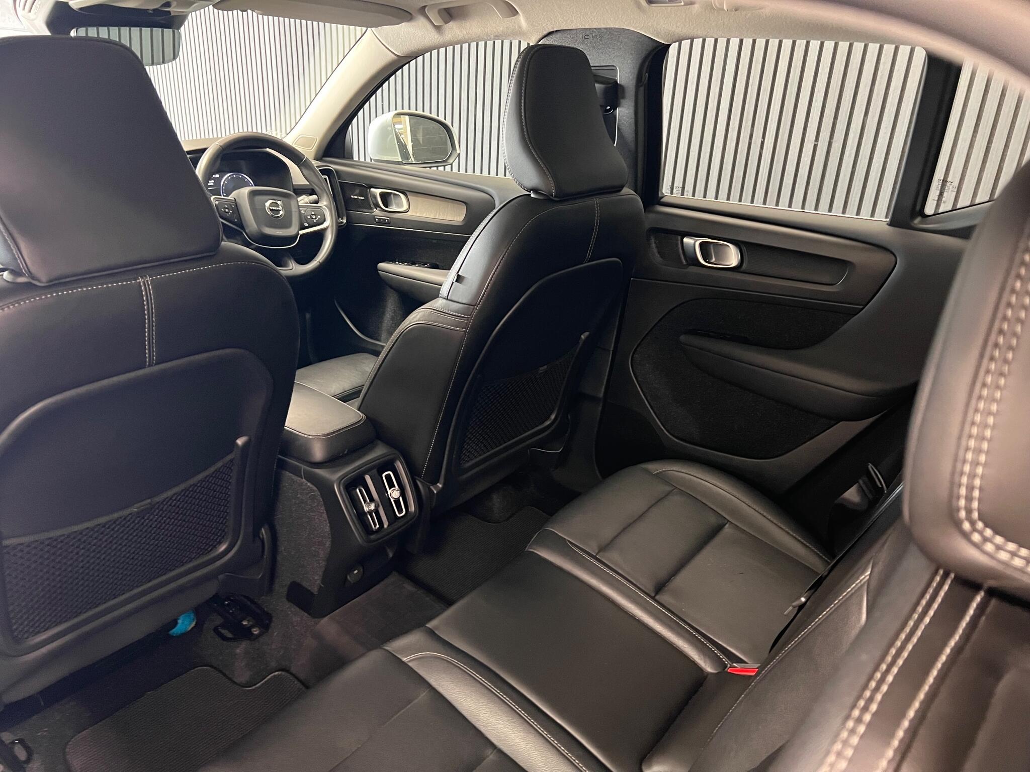 Volvo XC40 view 19