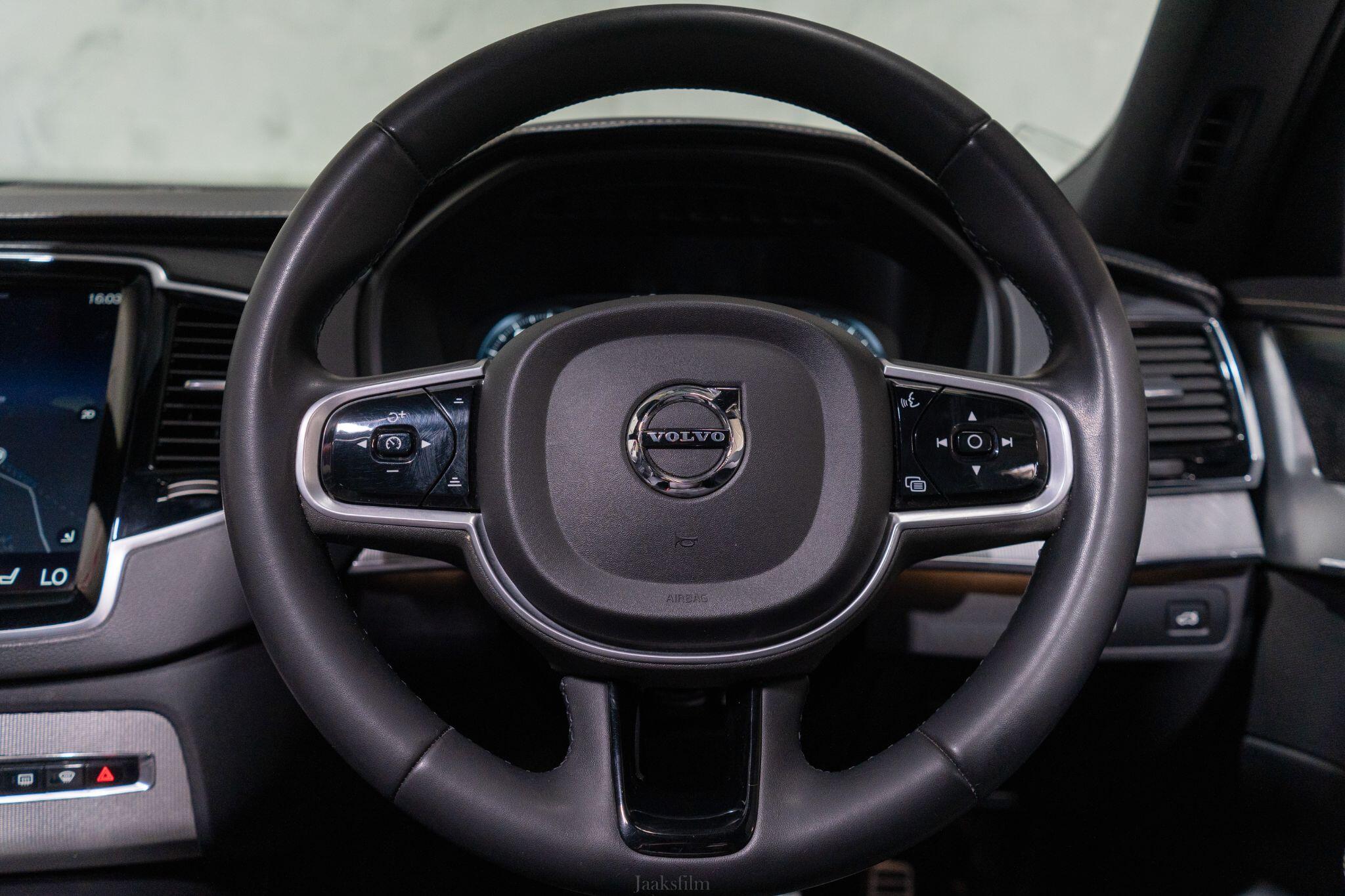 Volvo XC90 view 33