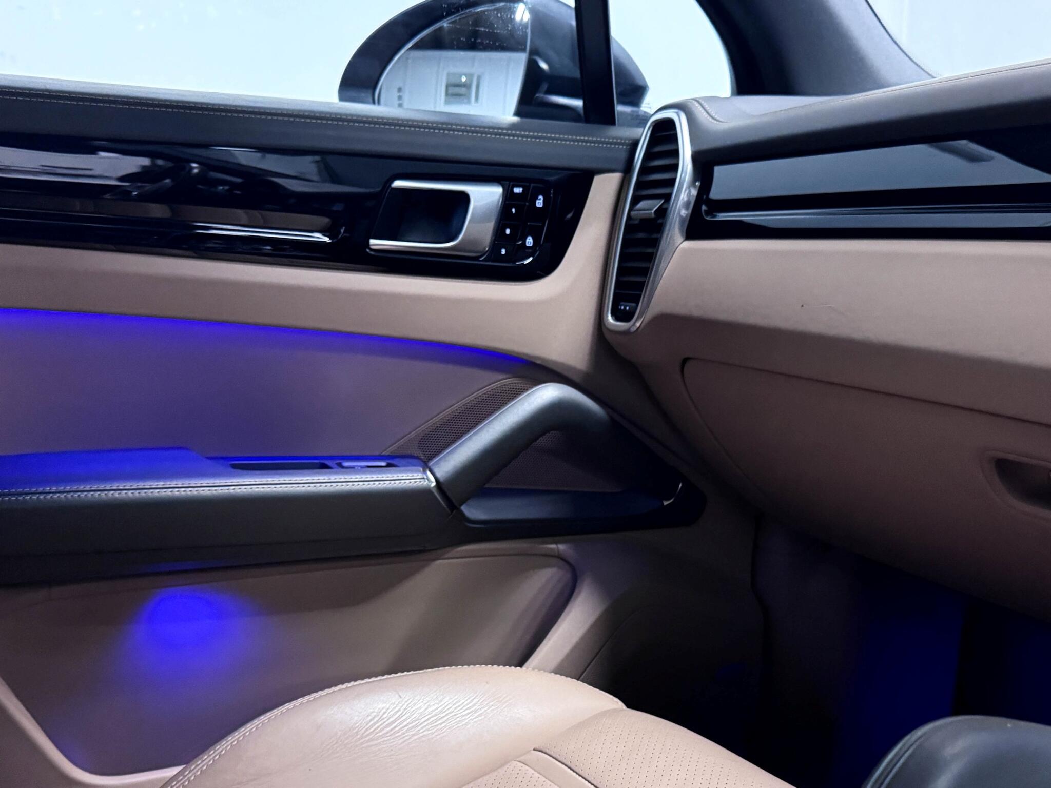 Porsche Cayenne view 46