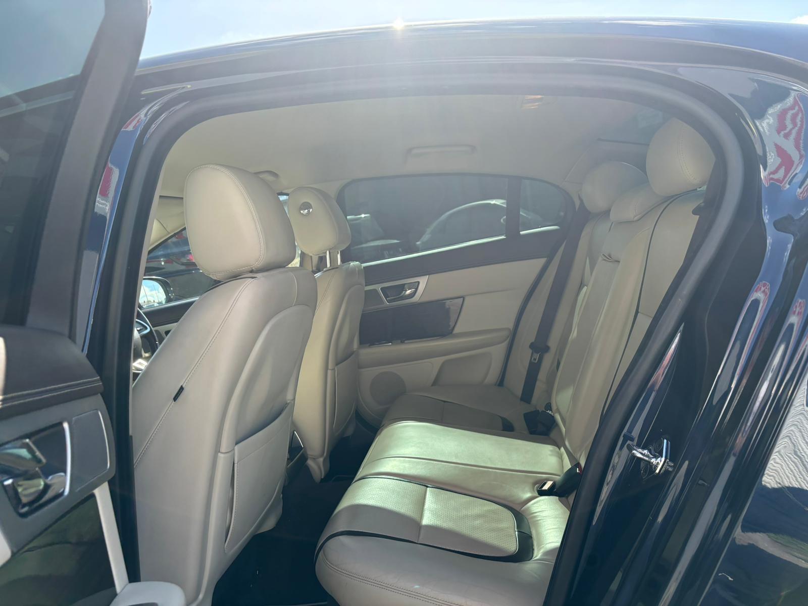 Jaguar XF view 7