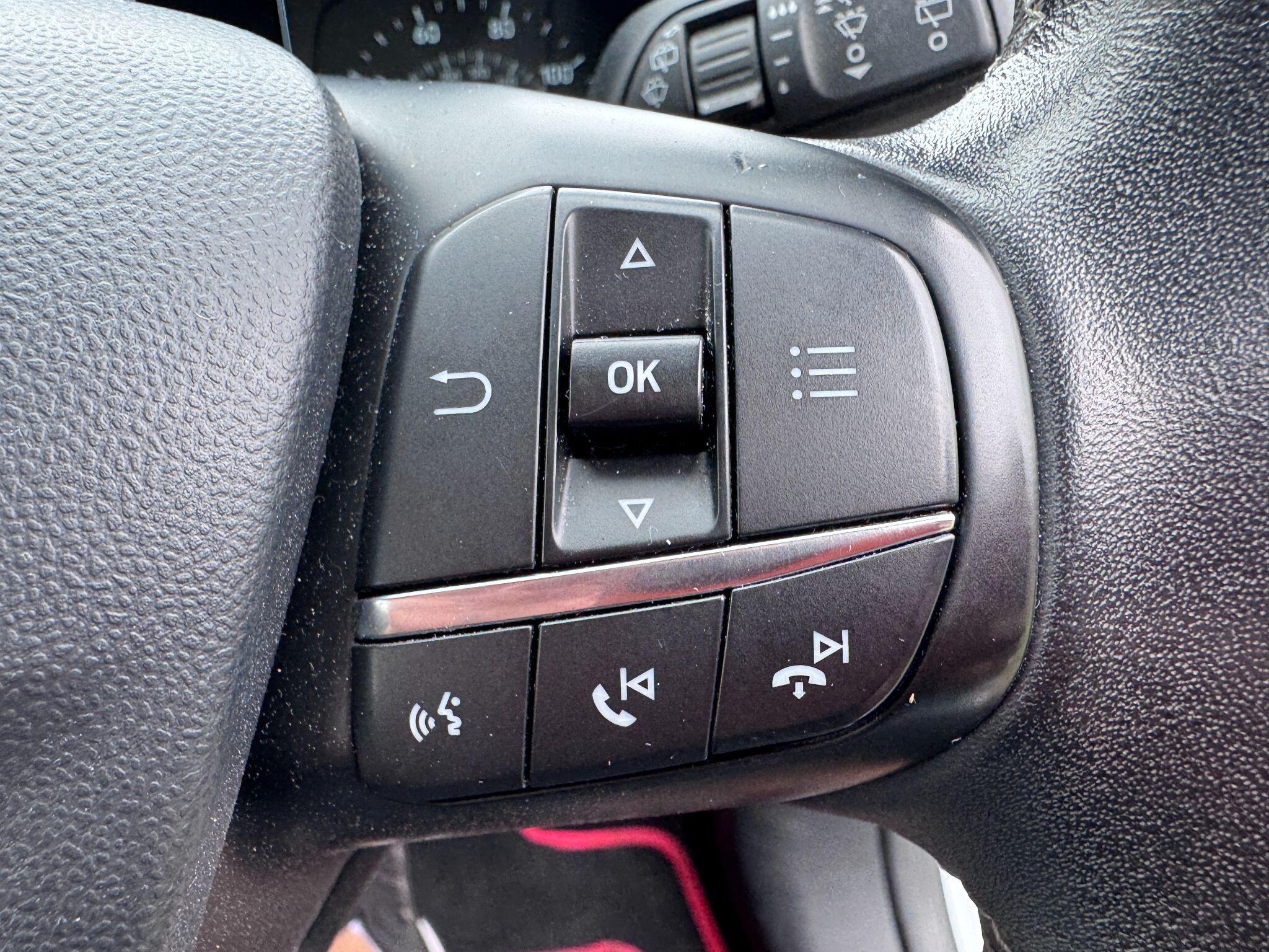 2017 Ford Fiesta image 43