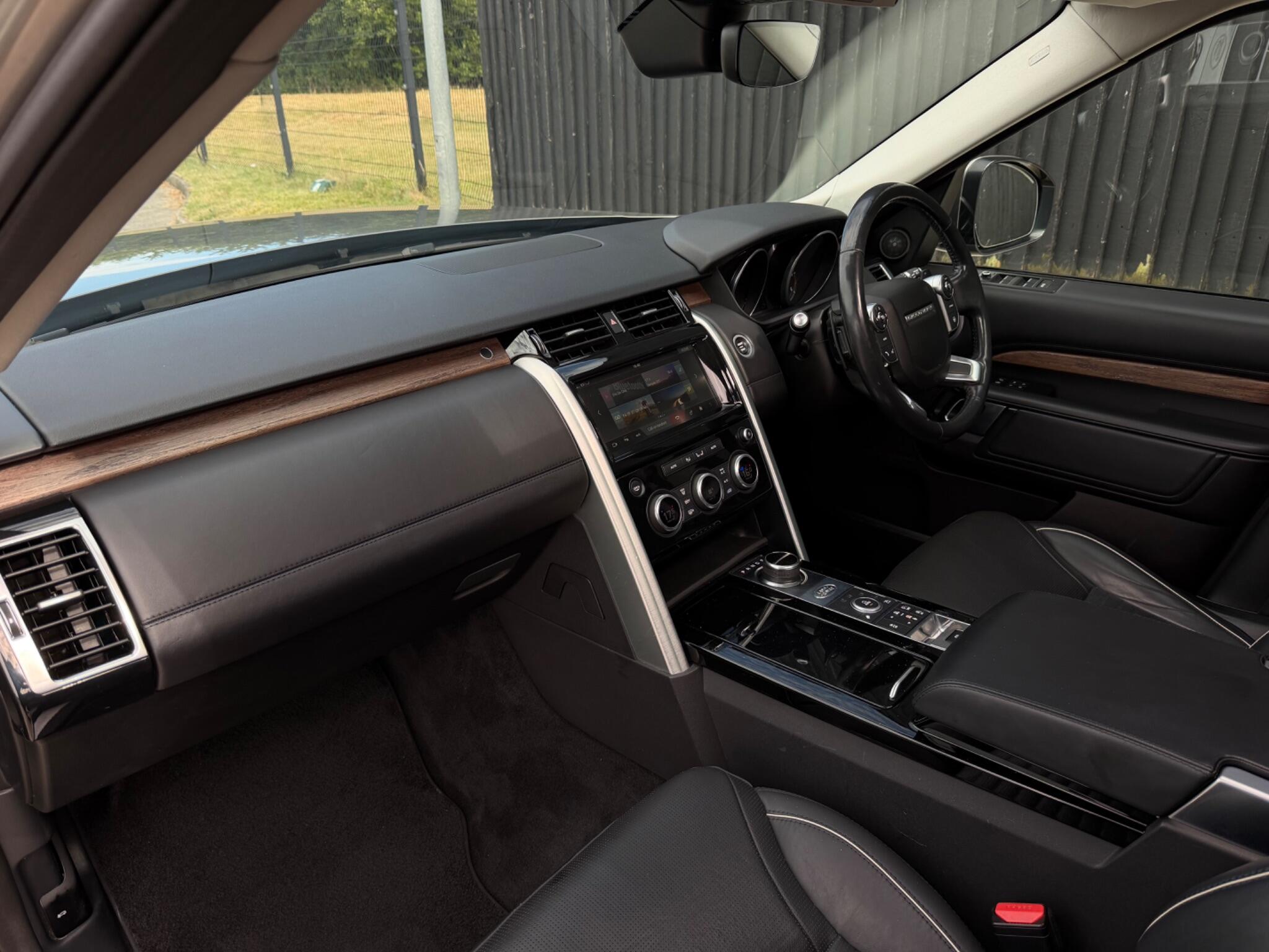 Land Rover Discovery view 18
