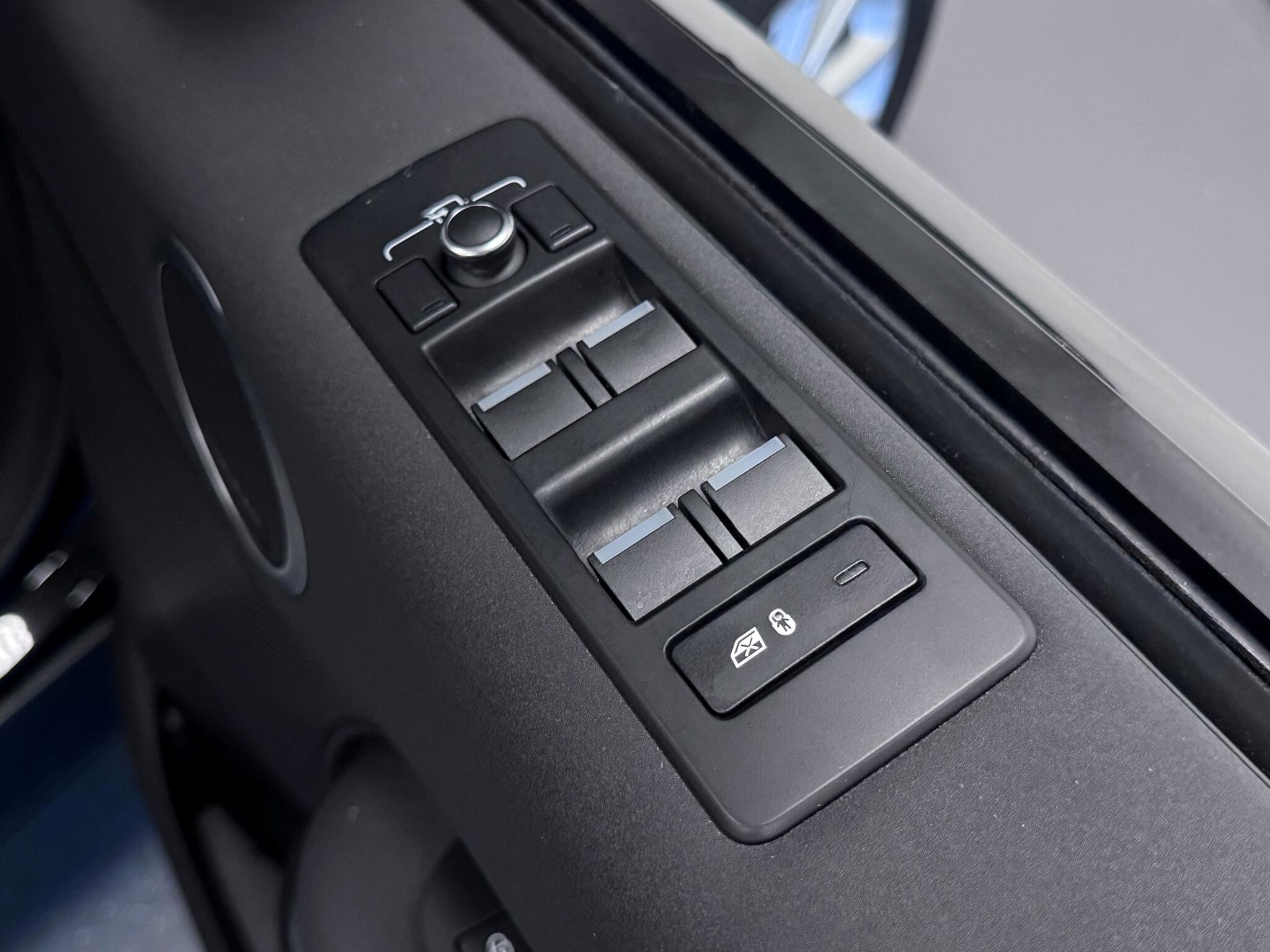 Land Rover Discovery view 31