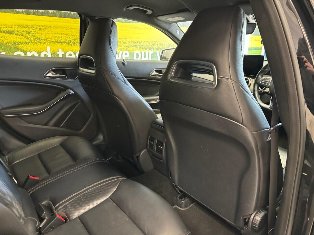 Mercedes-Benz GLA view 19