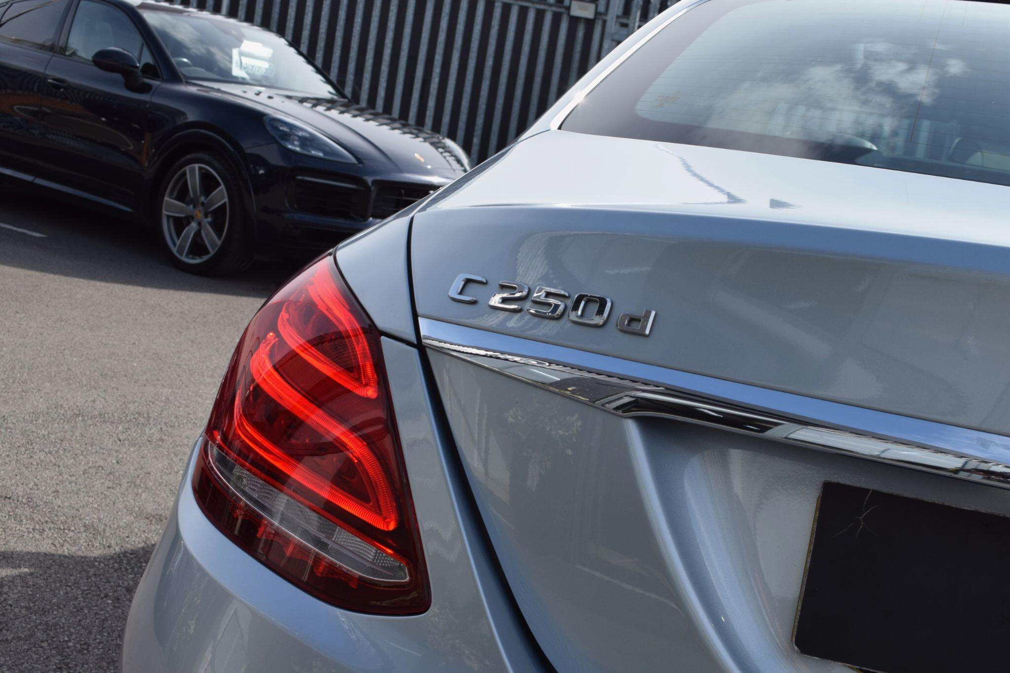 Mercedes-Benz C-Class view 36