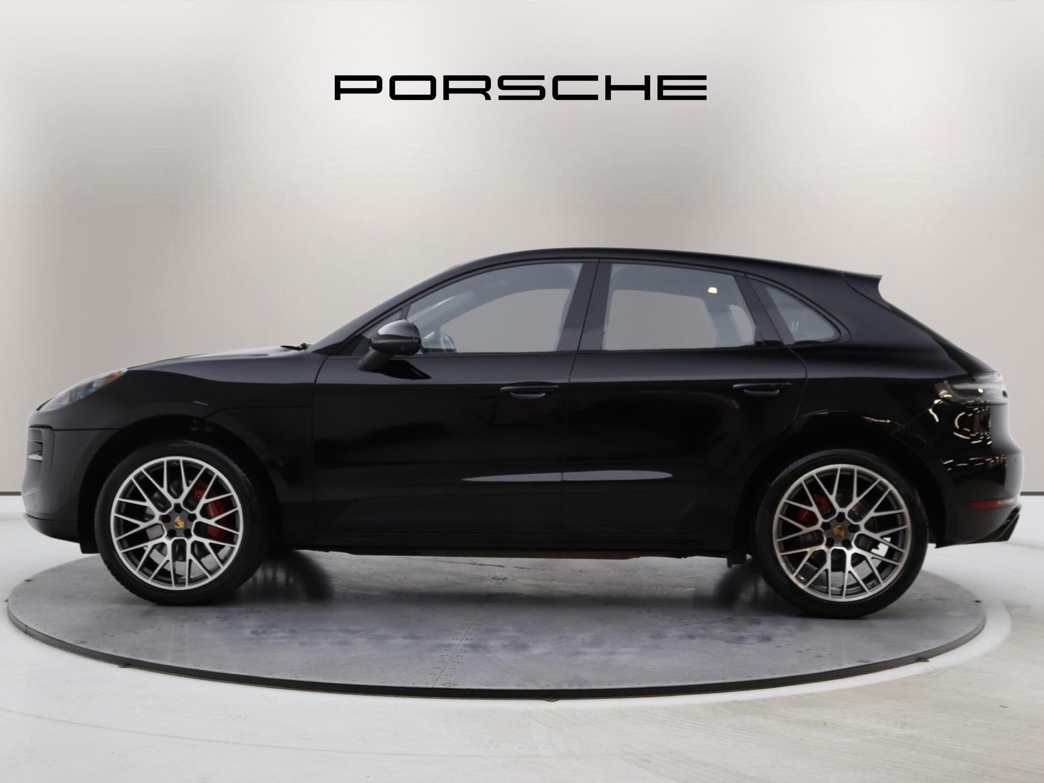 Porsche Macan view 4