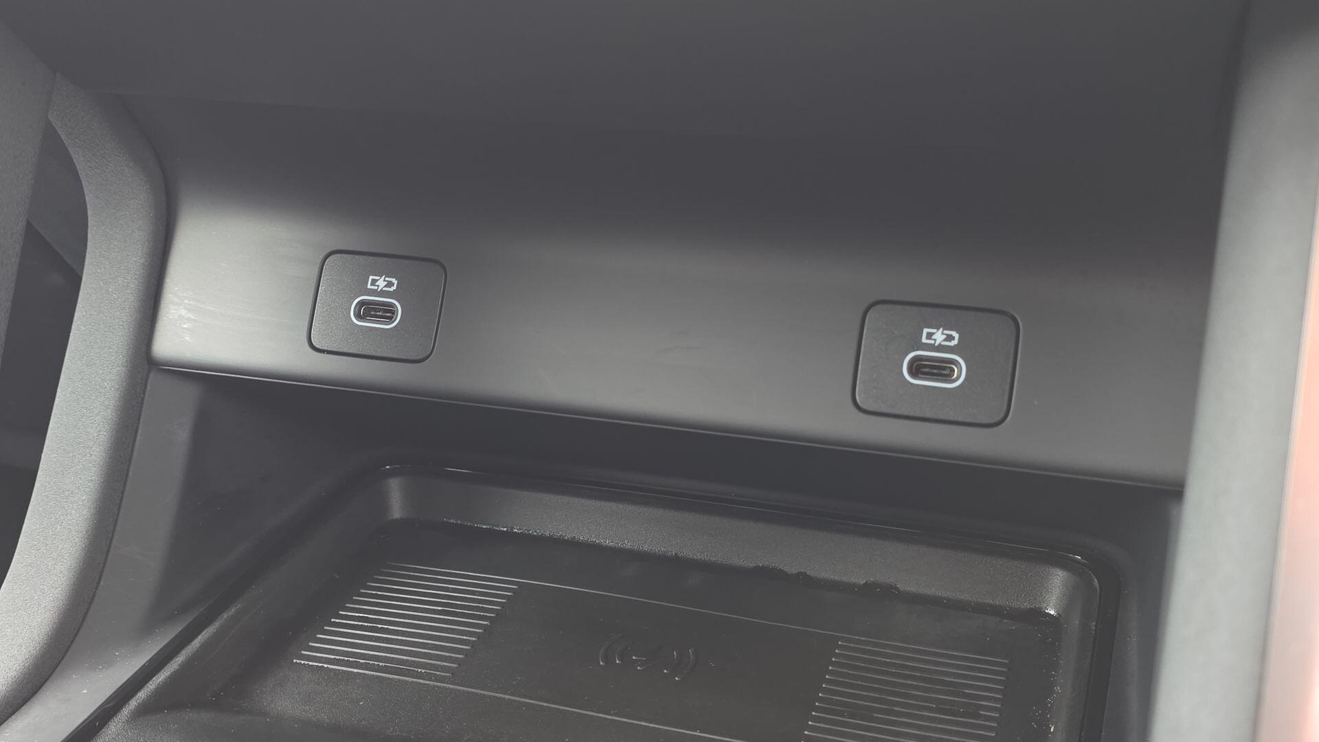 Land Rover Discovery Sport view 42