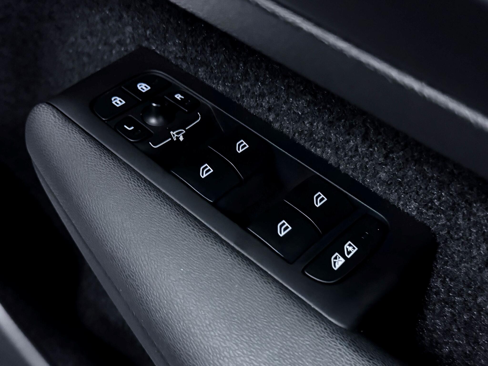 Volvo XC40 view 23
