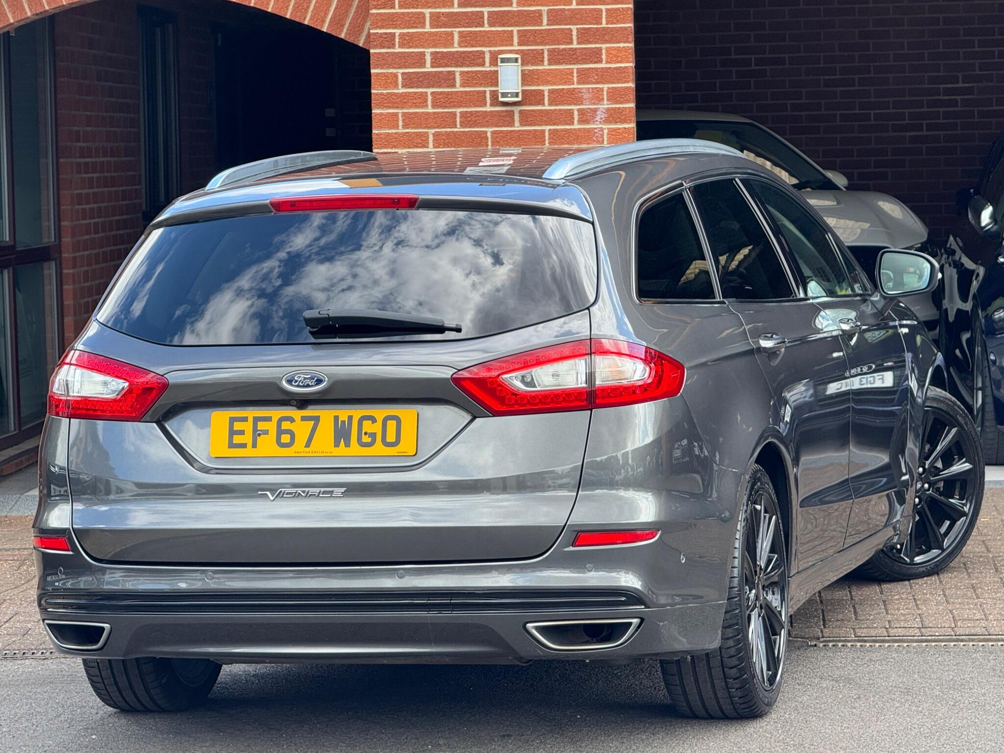 Ford Mondeo view 4