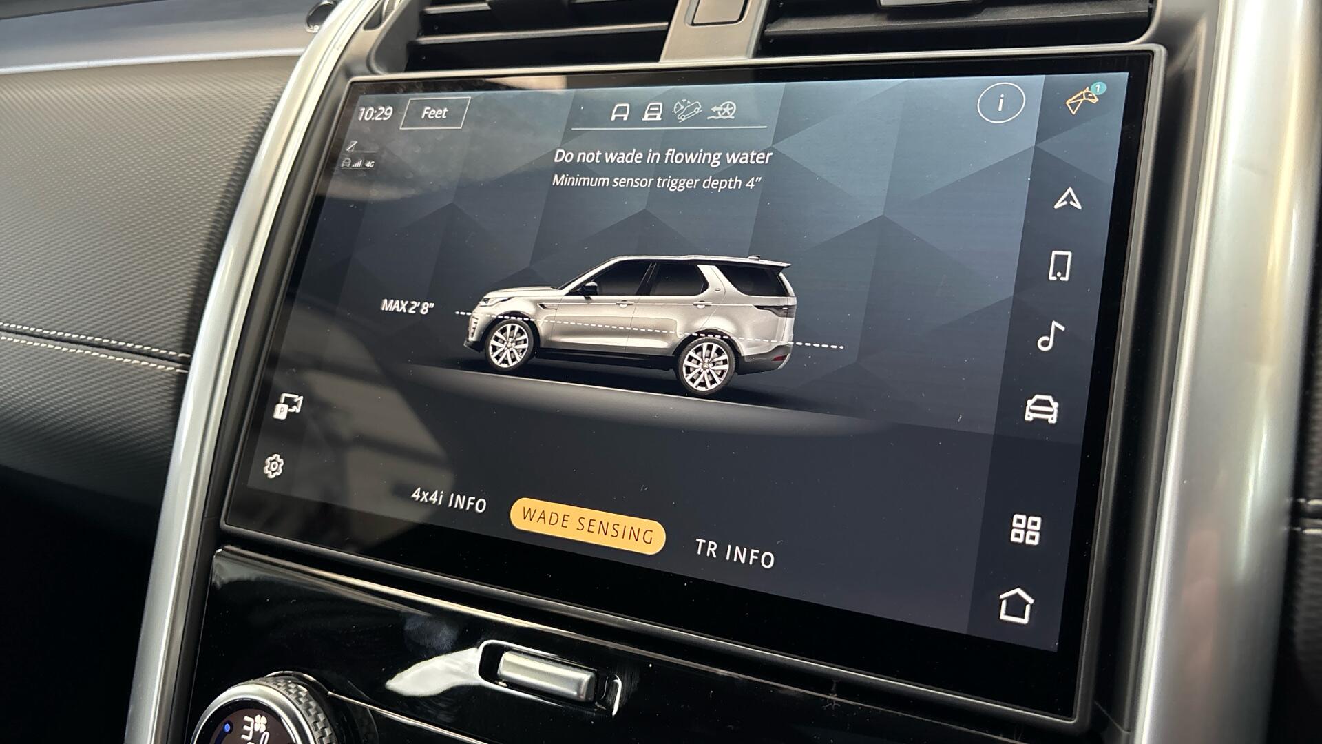 Land Rover Discovery view 50