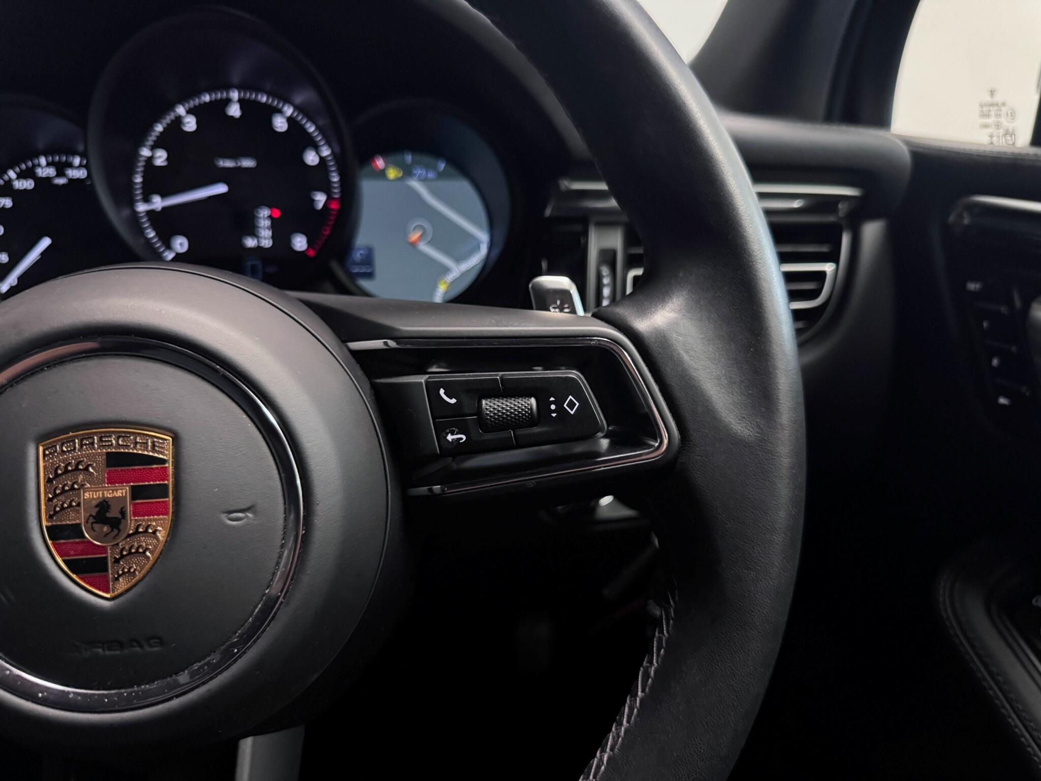 Porsche Macan view 35