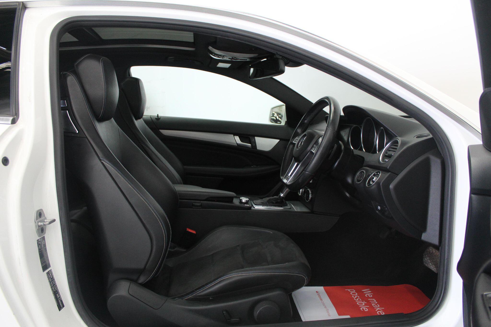 Mercedes-Benz C-Class view 28