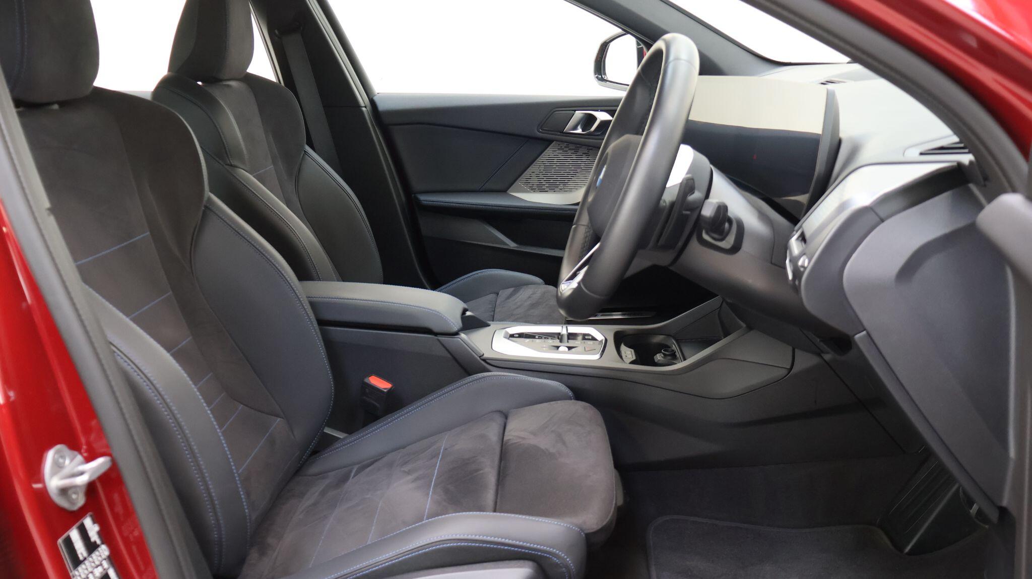 BMW 1 Series view 10