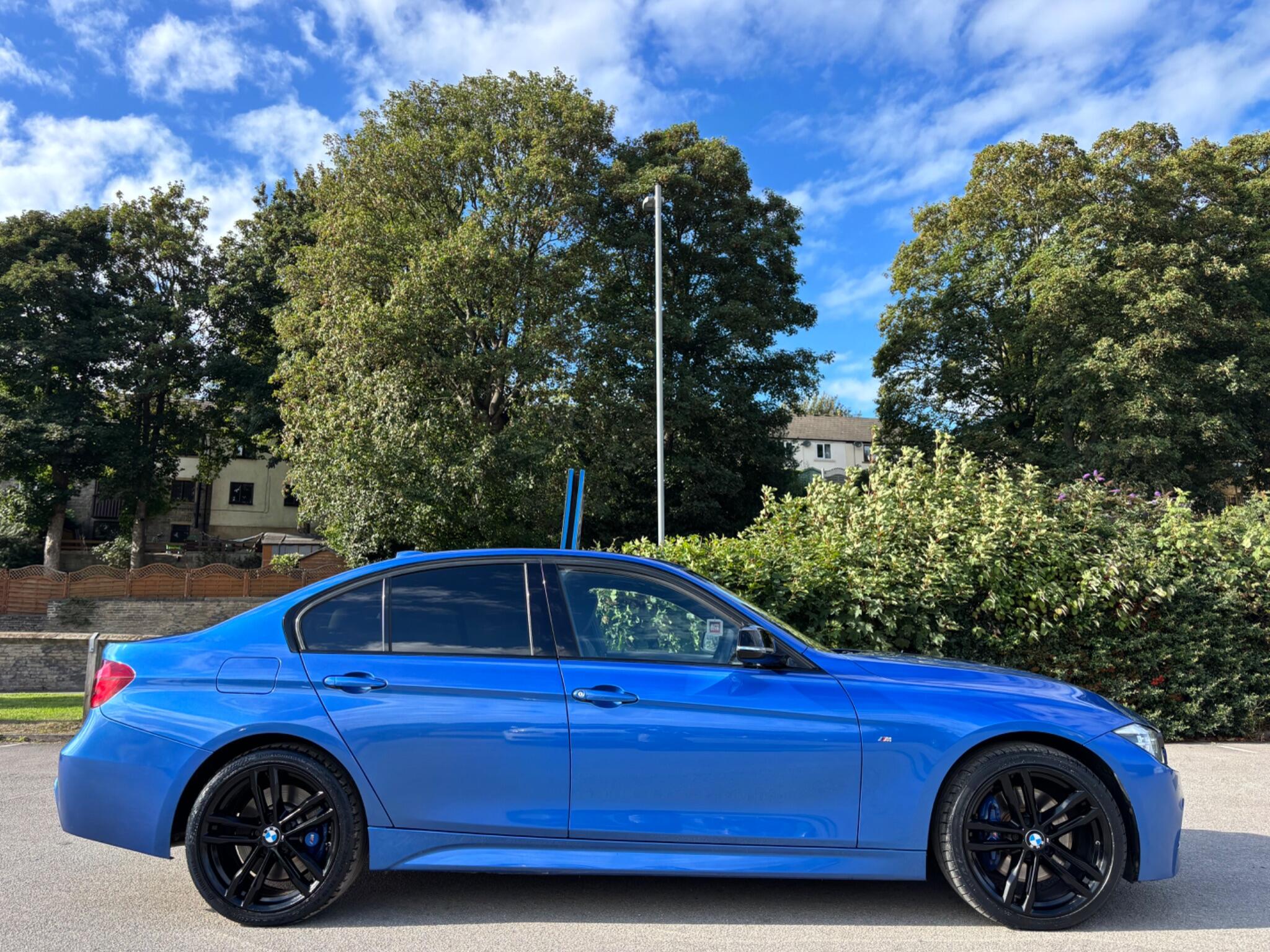 BMW 3 Series view 4
