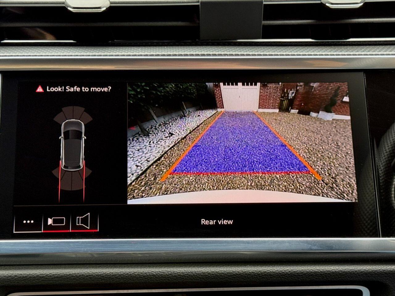 Audi Q3 view 22